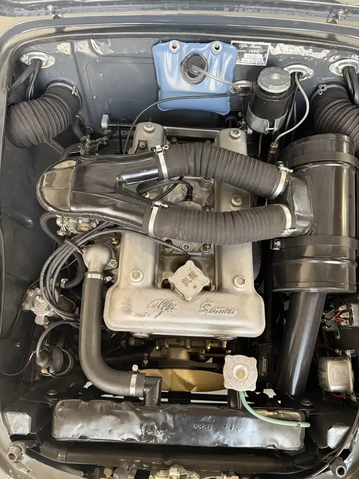 Alfa Romeo Giulia Spider Grigio Grafite Interno Rosso Asi Oro, foto 10