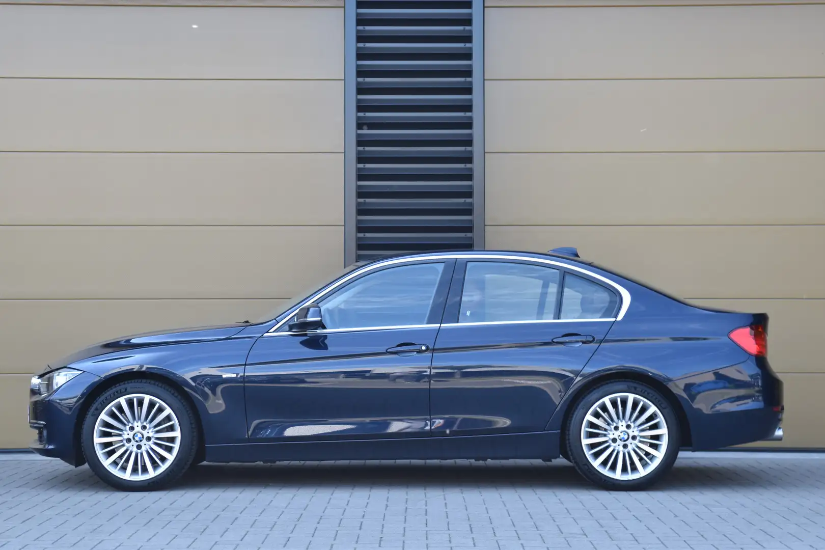 BMW 335 3-serie 335i High Executive * Luxury line * Dealer Bleu - 2