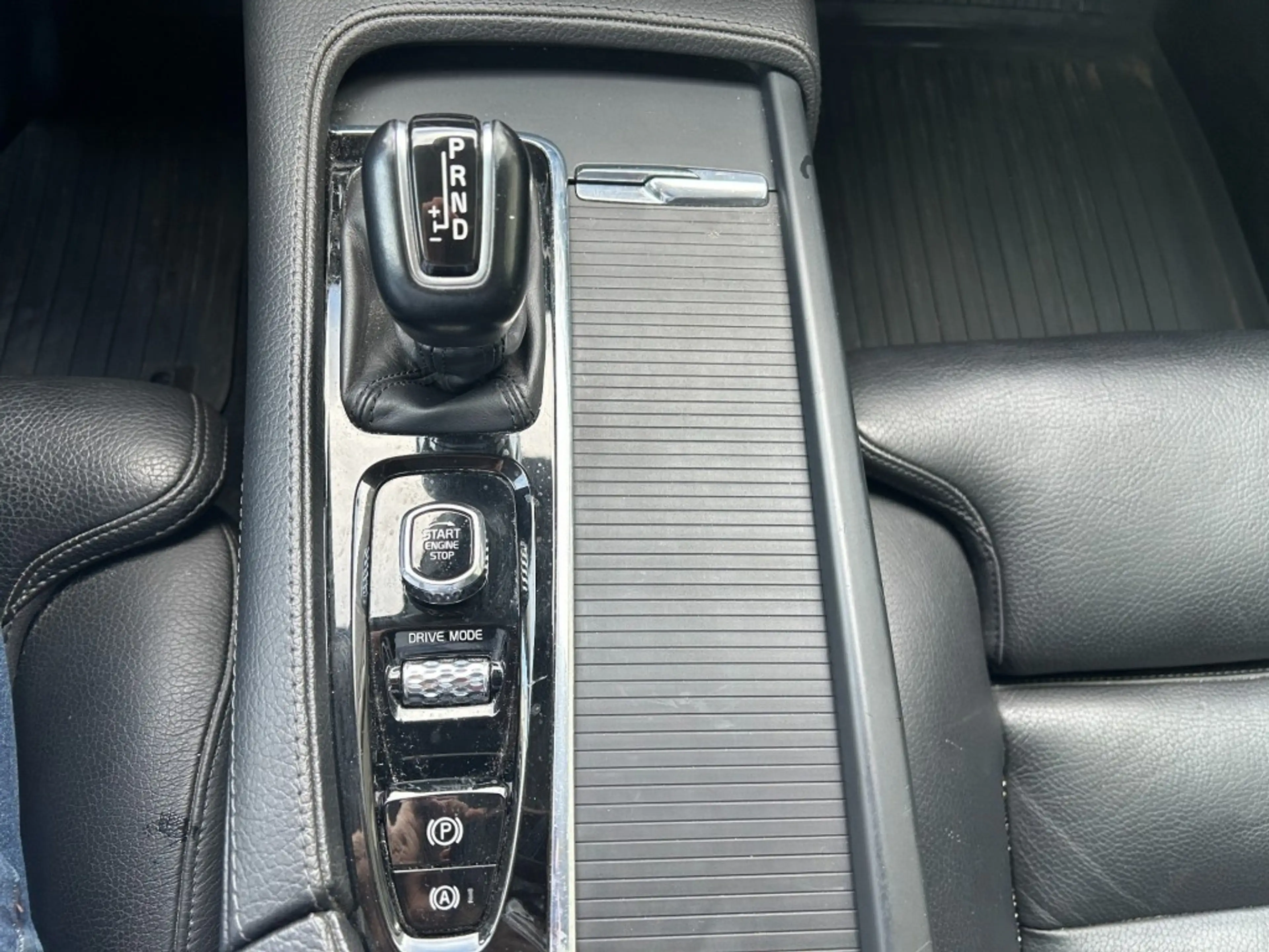 Volvo V90 2.0 D4 MOMENTUM Geartronic — photo 35