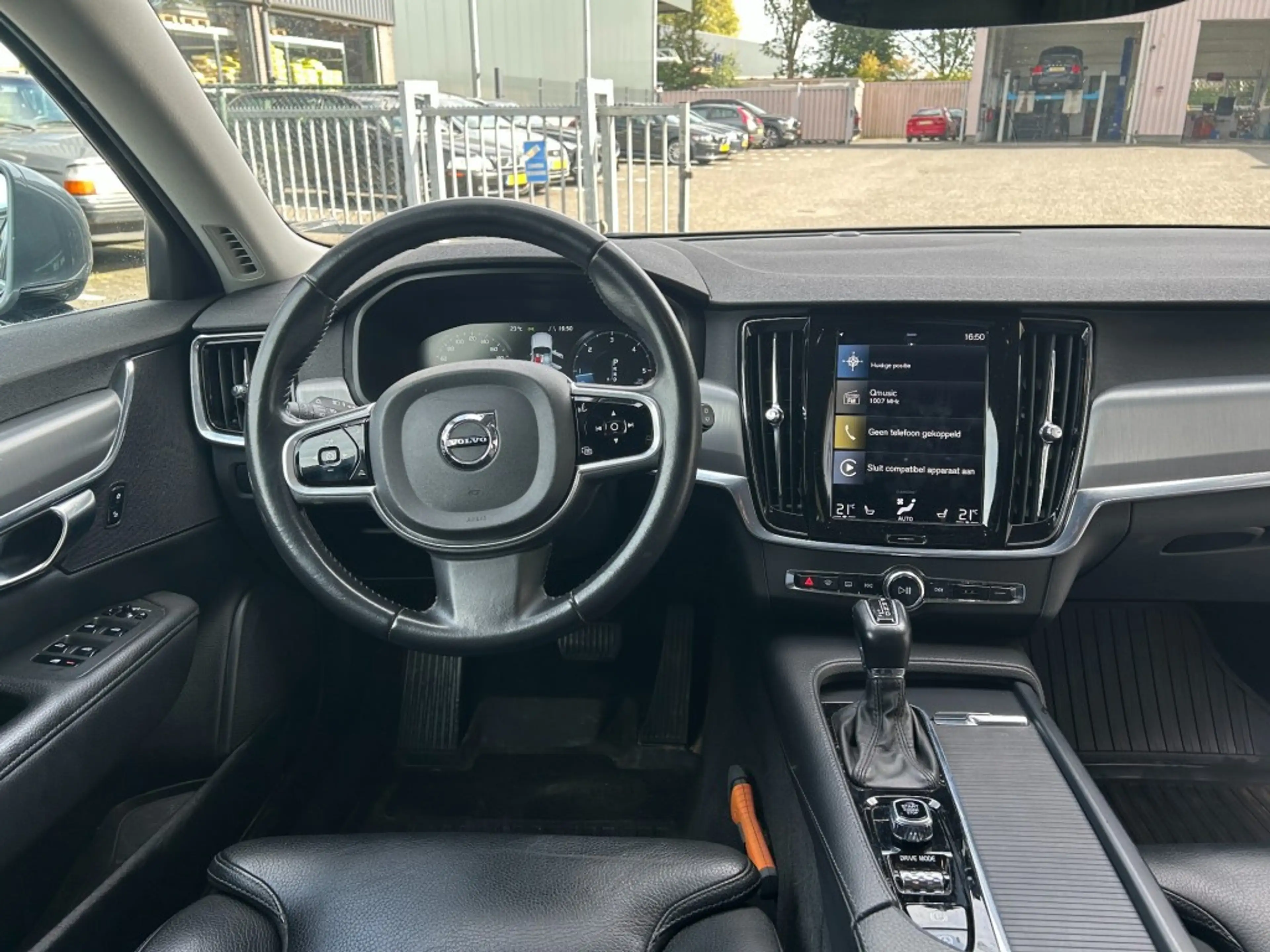 Volvo V90 2.0 D4 MOMENTUM Geartronic — photo 13