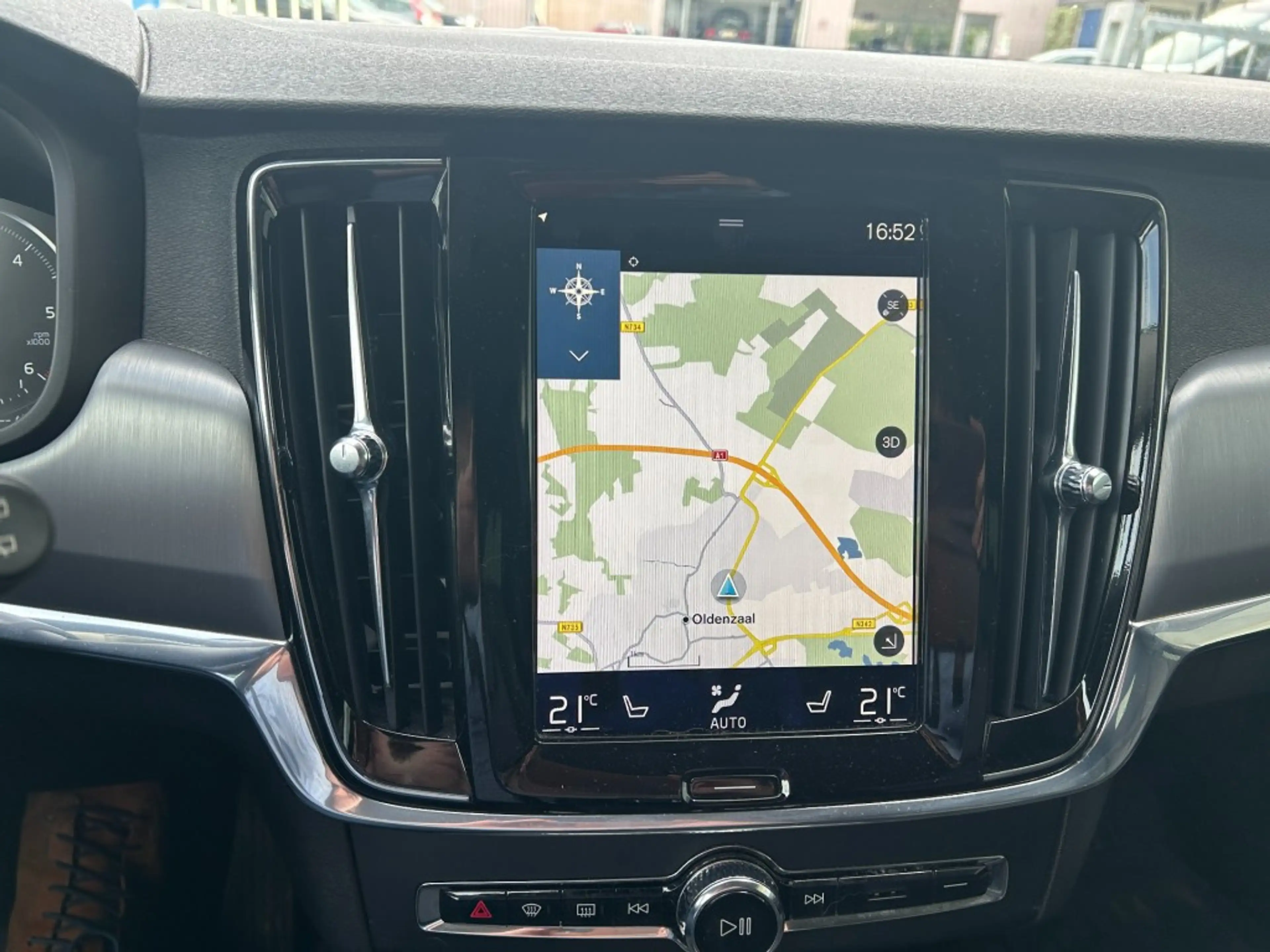 Volvo V90 2.0 D4 MOMENTUM Geartronic — photo 32