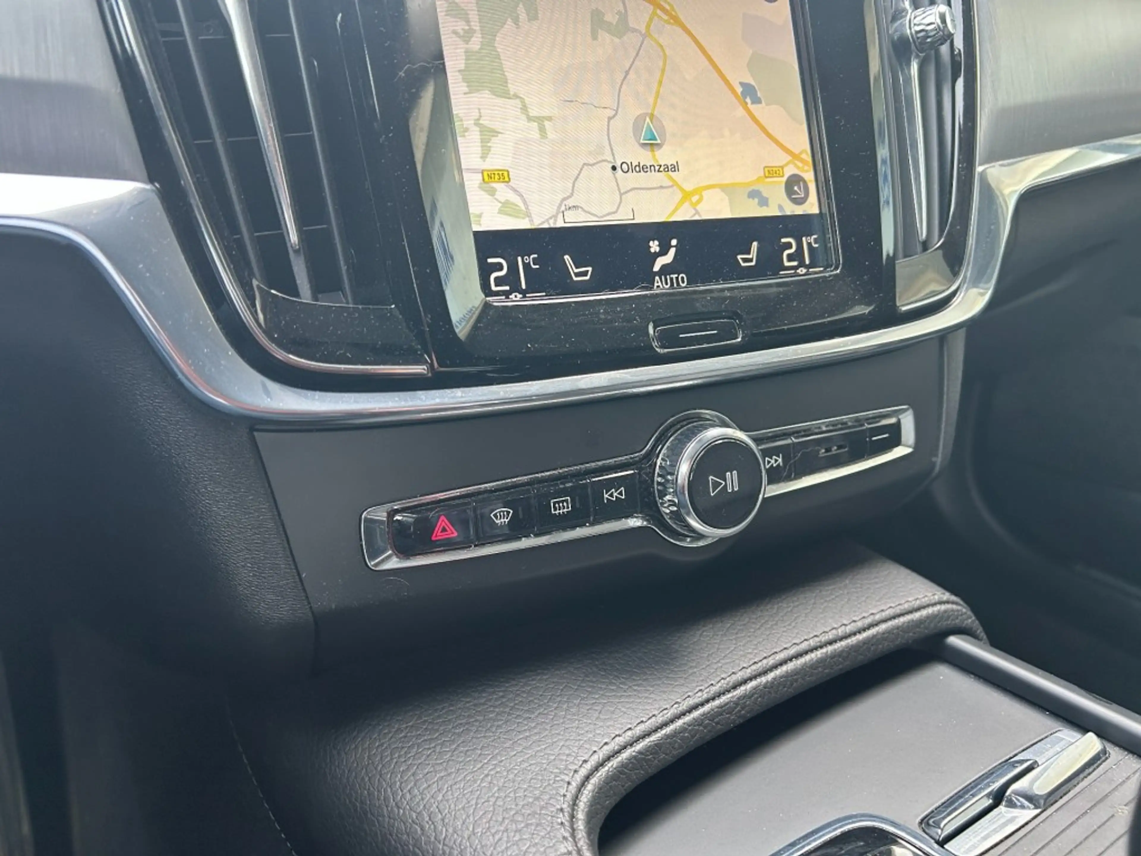 Volvo V90 2.0 D4 MOMENTUM Geartronic — photo 34