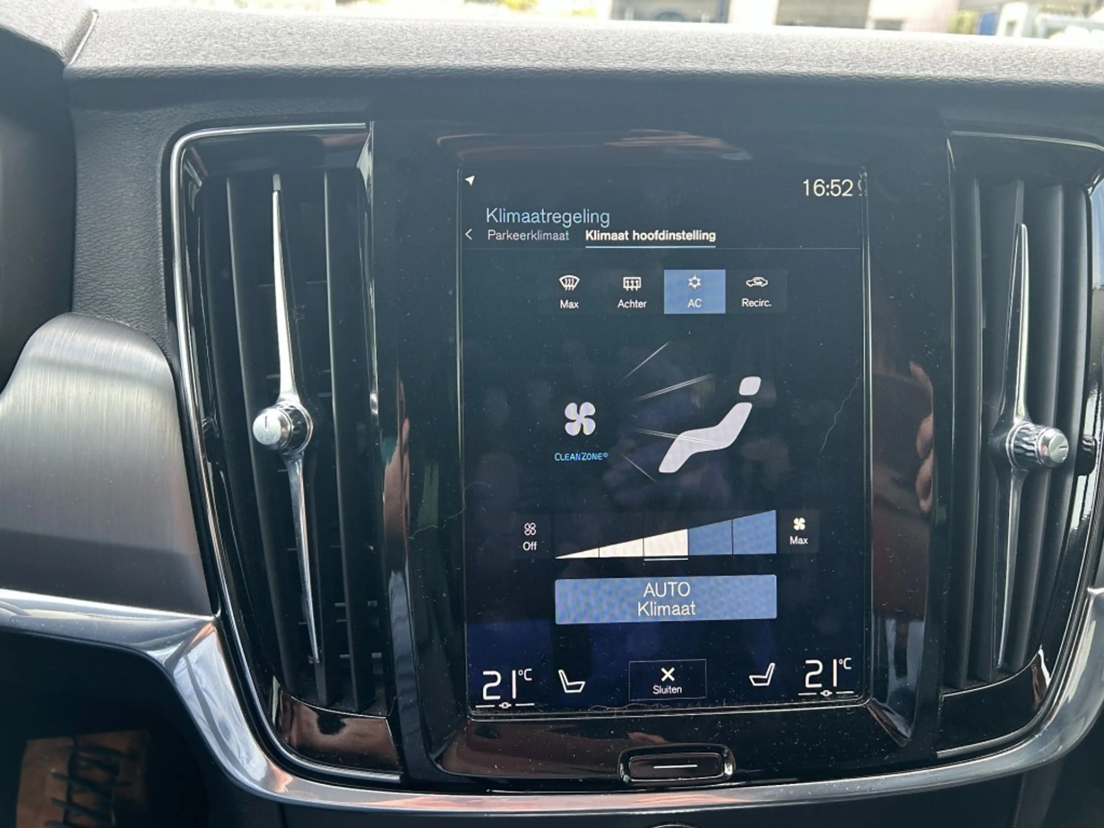 Volvo V90 2.0 D4 MOMENTUM Geartronic — photo 31