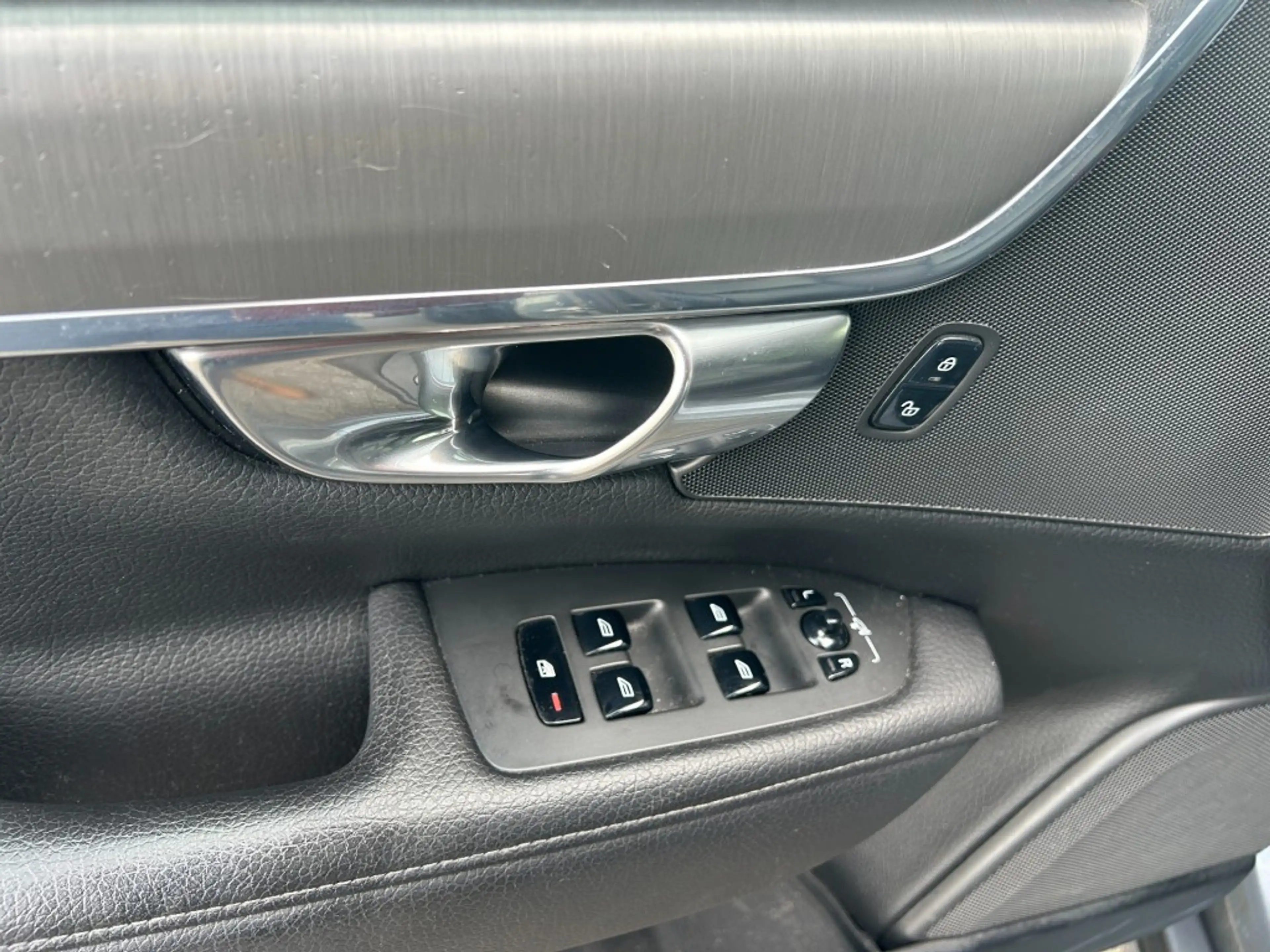Volvo V90 2.0 D4 MOMENTUM Geartronic — photo 18