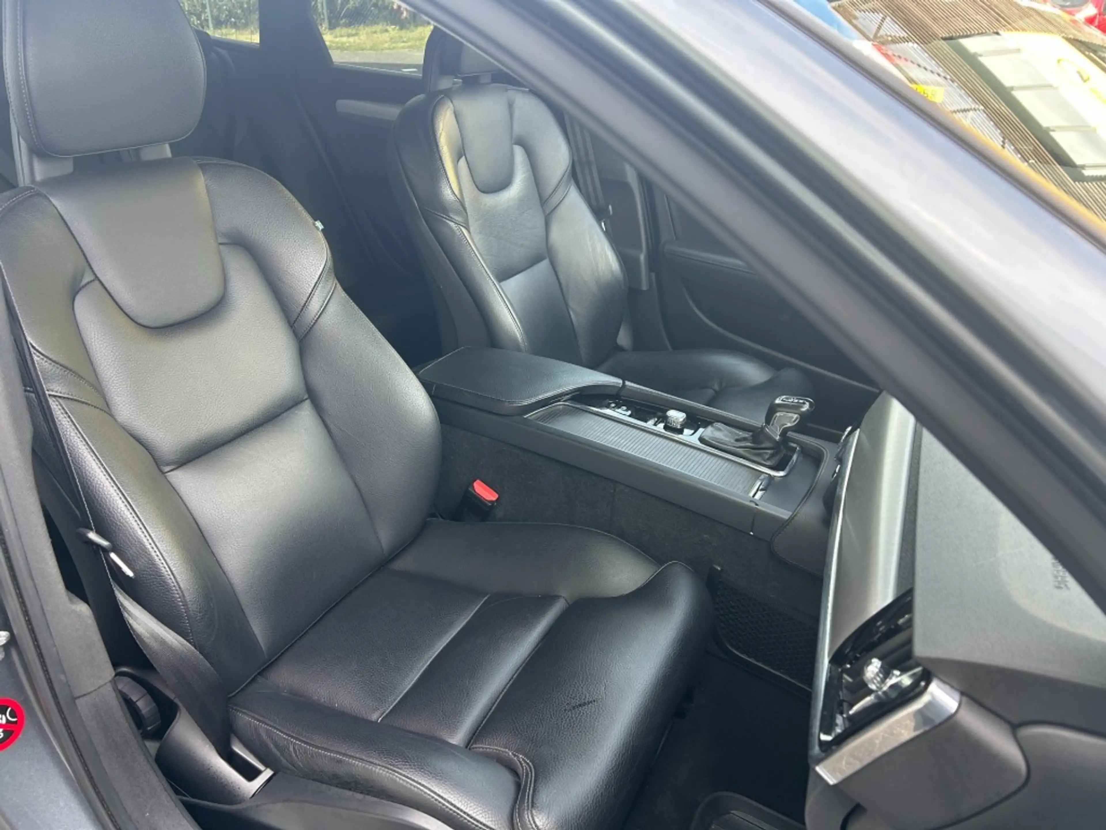 Volvo V90 2.0 D4 MOMENTUM Geartronic — photo 11