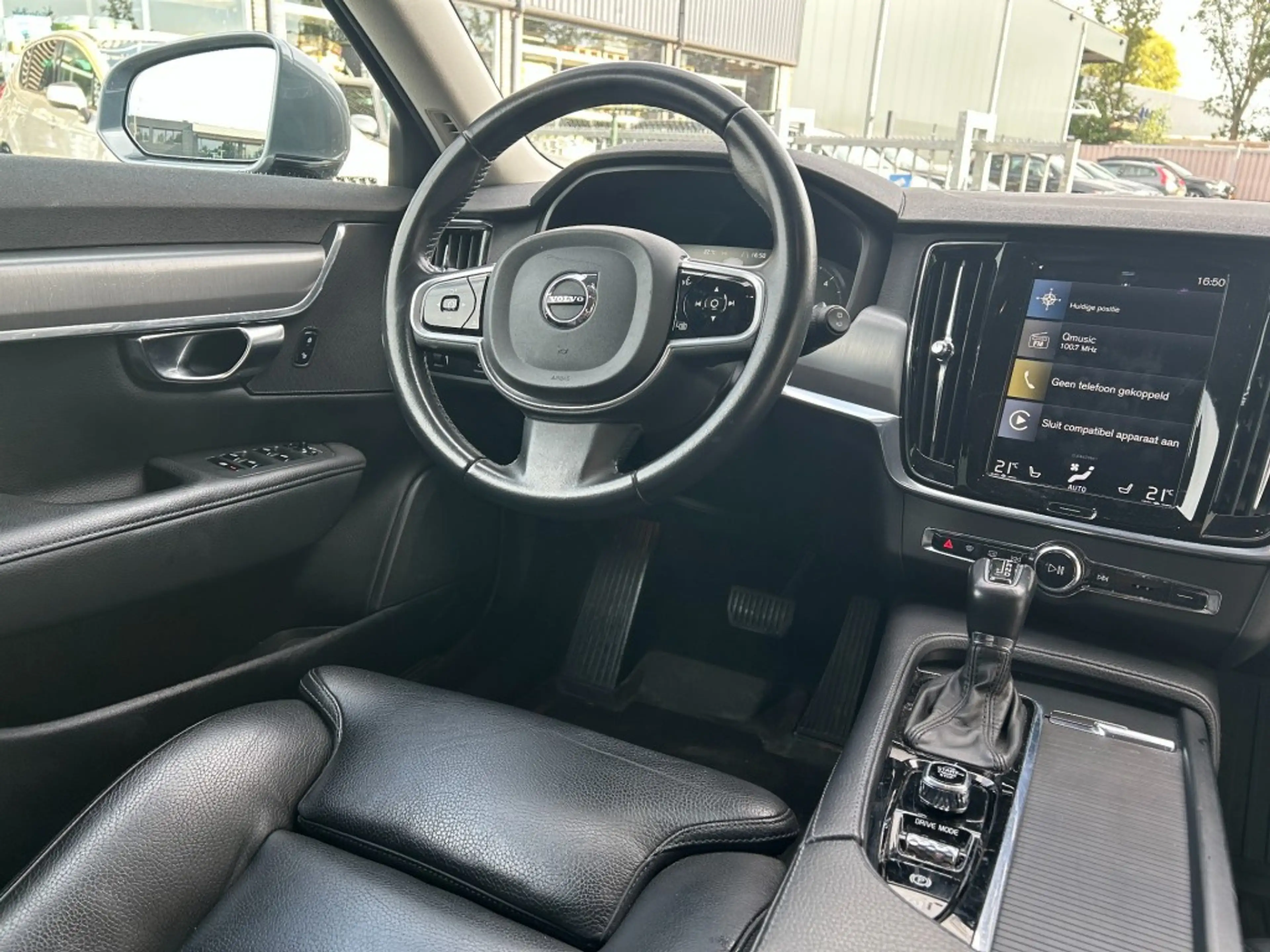 Volvo V90 2.0 D4 MOMENTUM Geartronic — photo 17