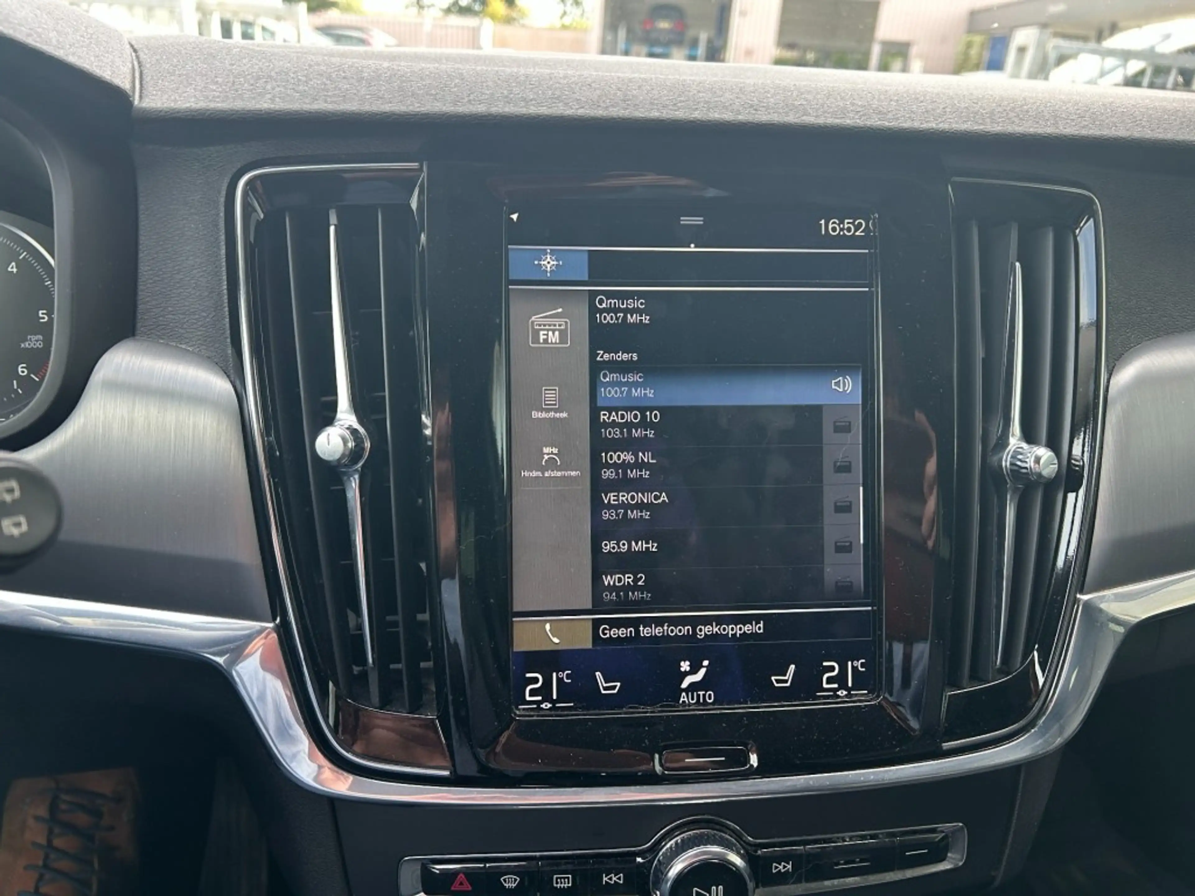 Volvo V90 2.0 D4 MOMENTUM Geartronic — photo 27