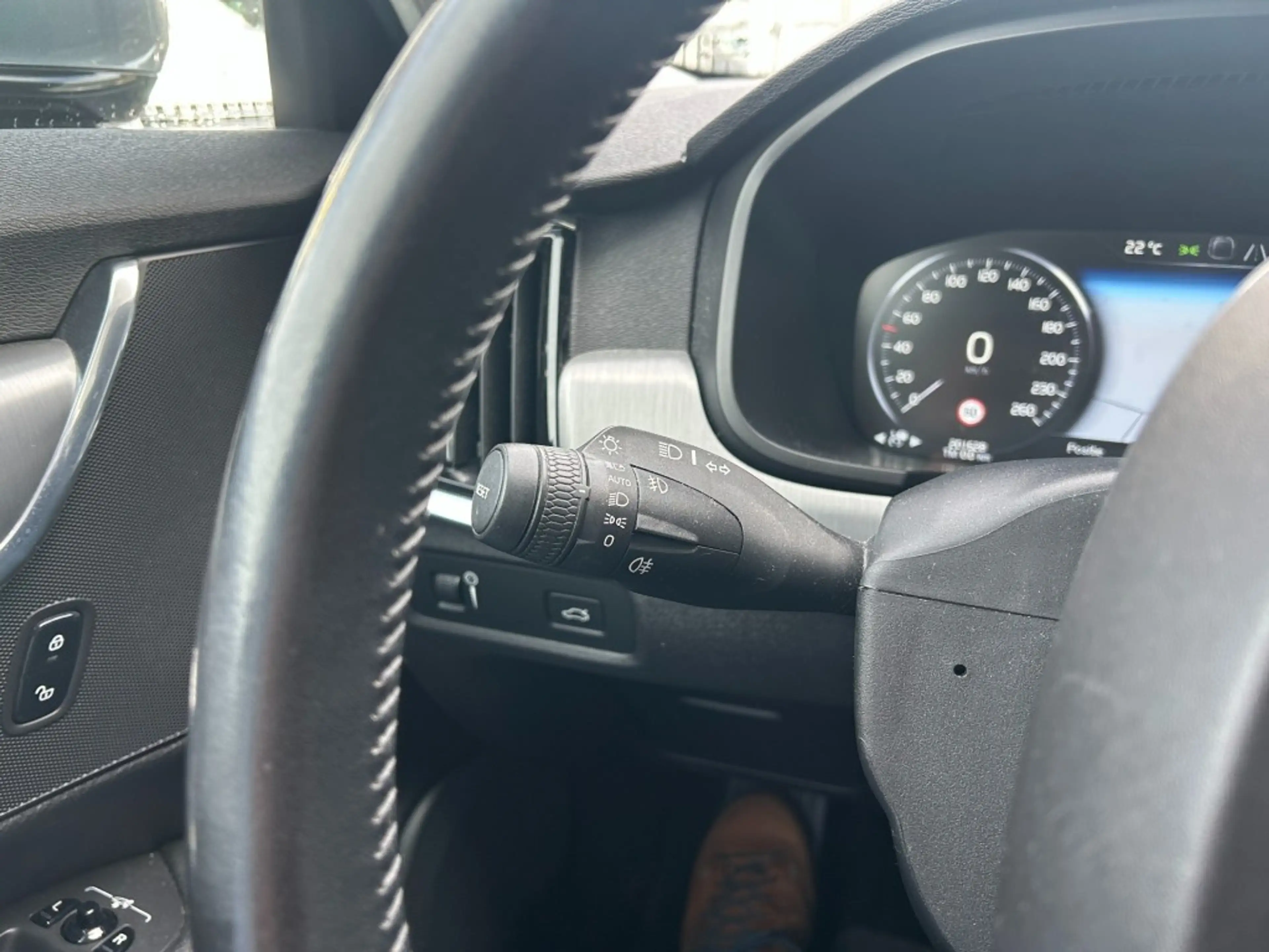 Volvo V90 2.0 D4 MOMENTUM Geartronic — photo 24
