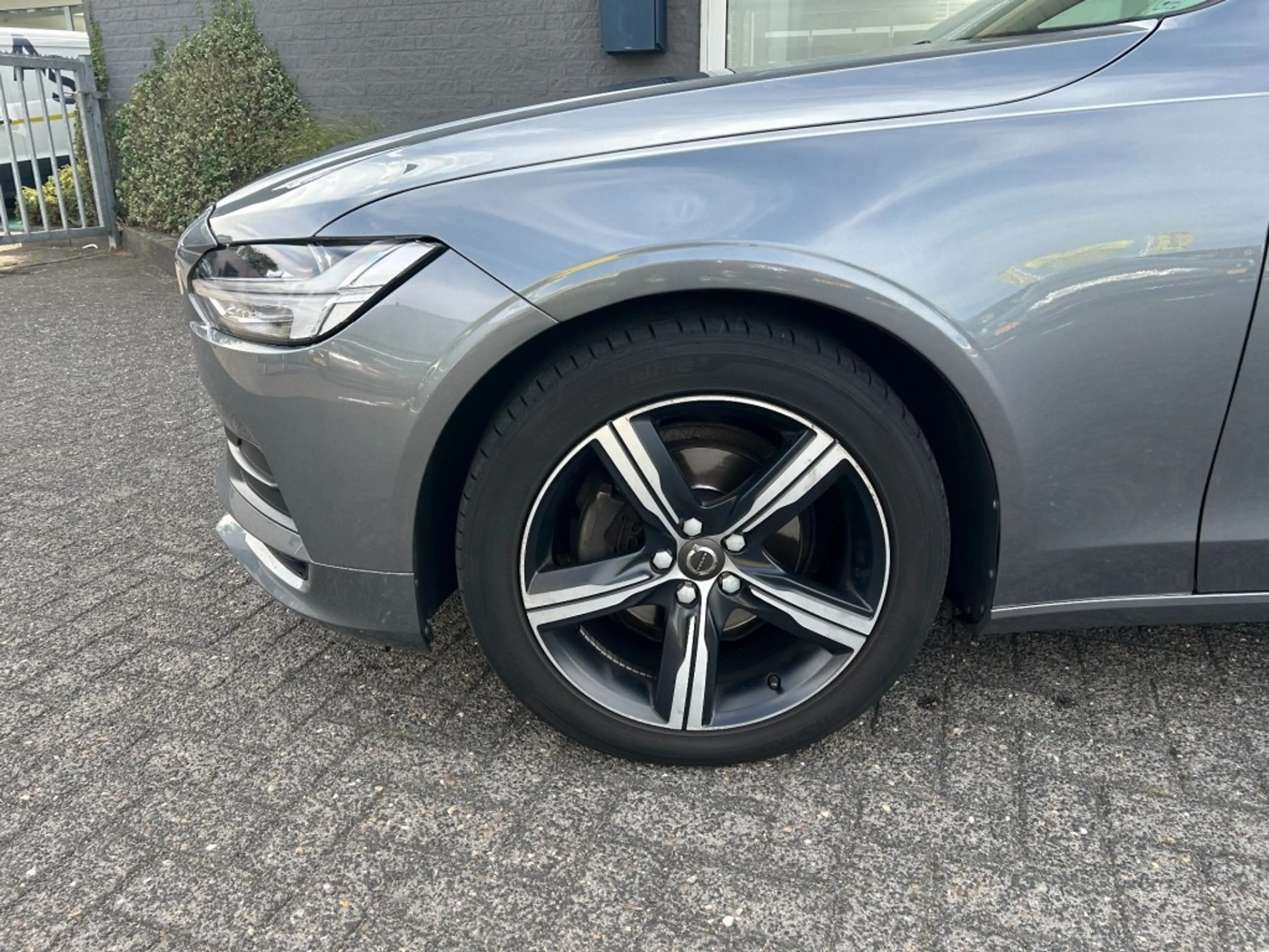 Volvo V90 2.0 D4 MOMENTUM Geartronic — photo 4