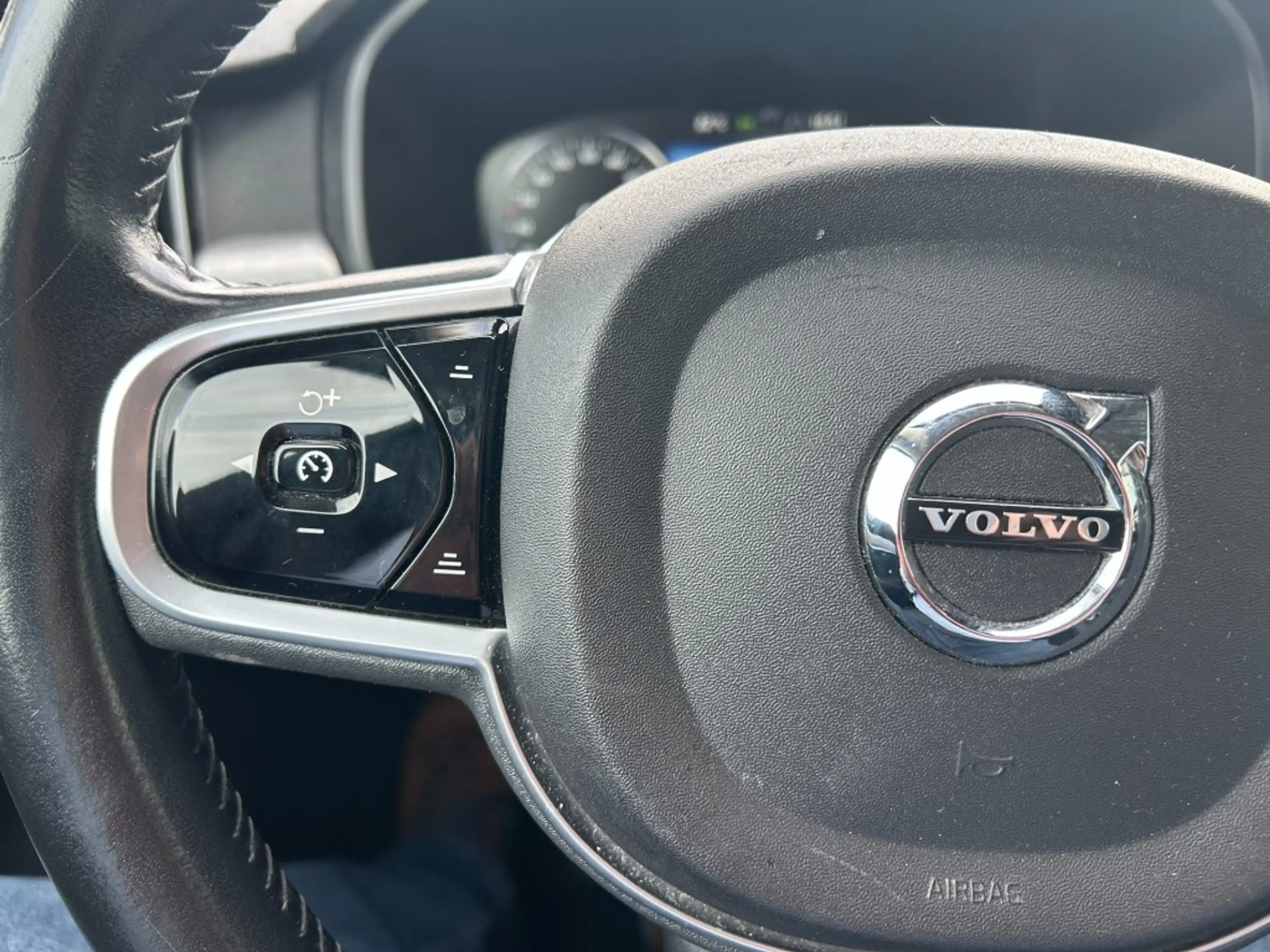Volvo V90 2.0 D4 MOMENTUM Geartronic — photo 22
