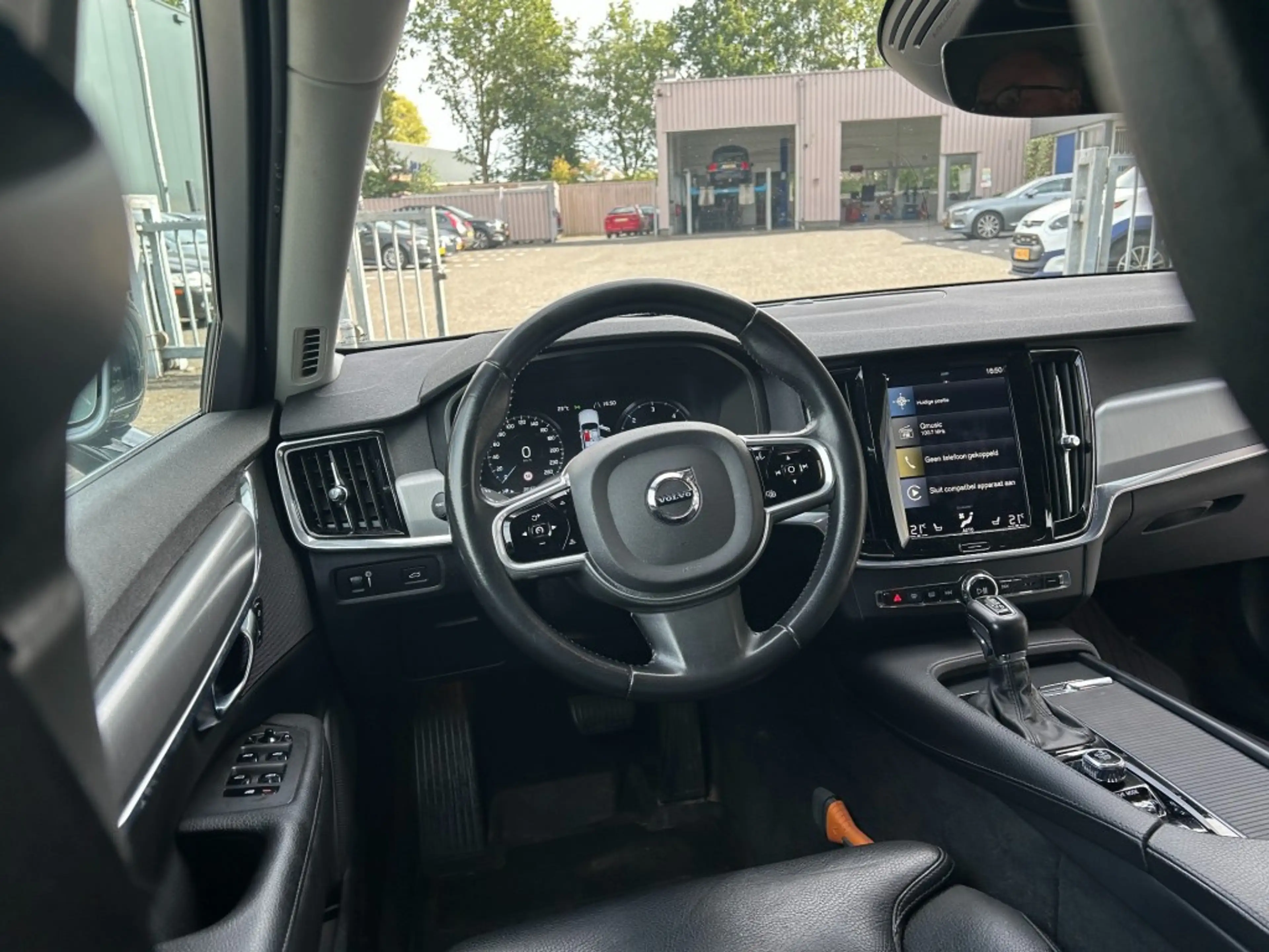 Volvo V90 2.0 D4 MOMENTUM Geartronic — photo 14
