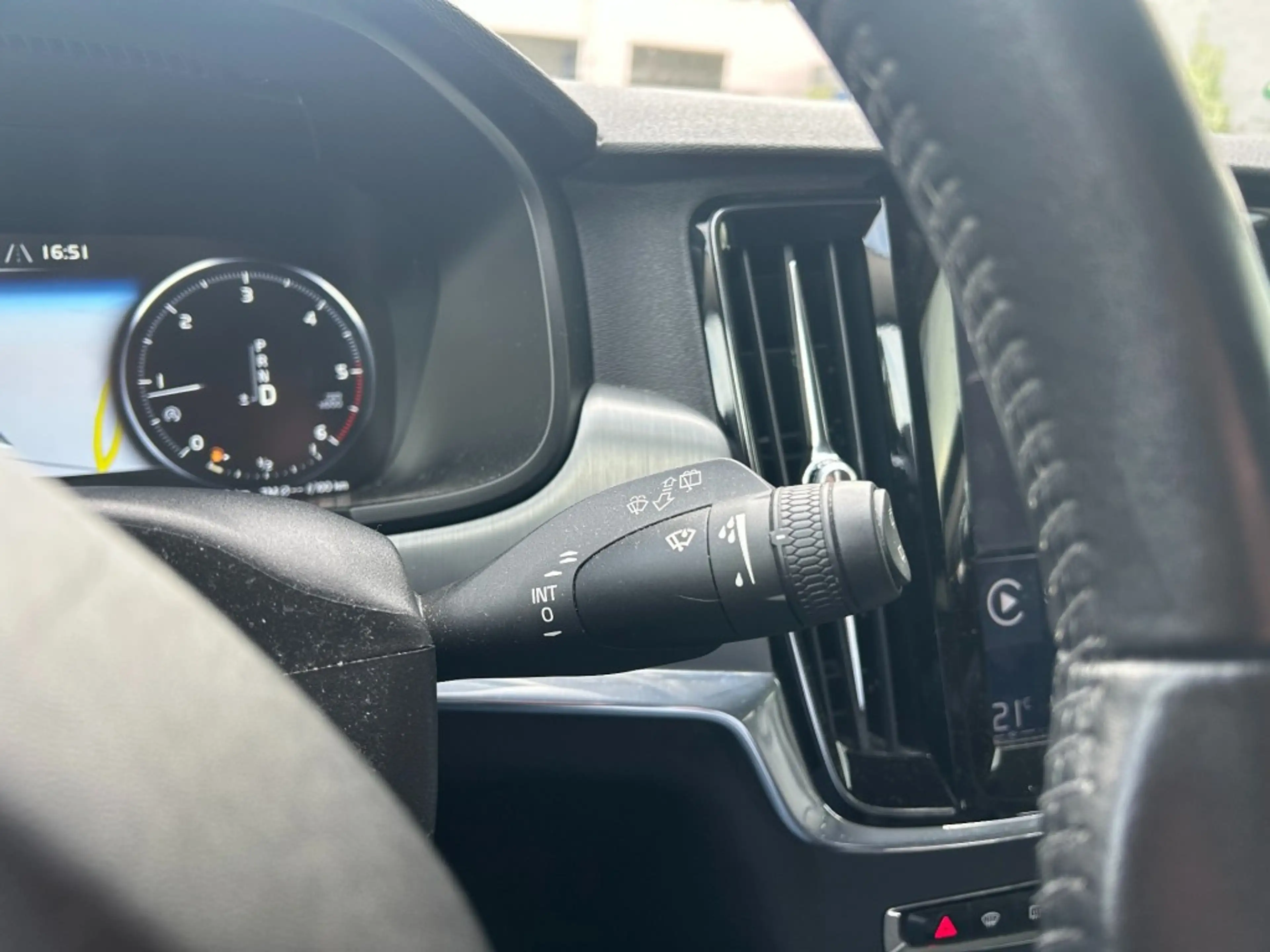 Volvo V90 2.0 D4 MOMENTUM Geartronic — photo 25