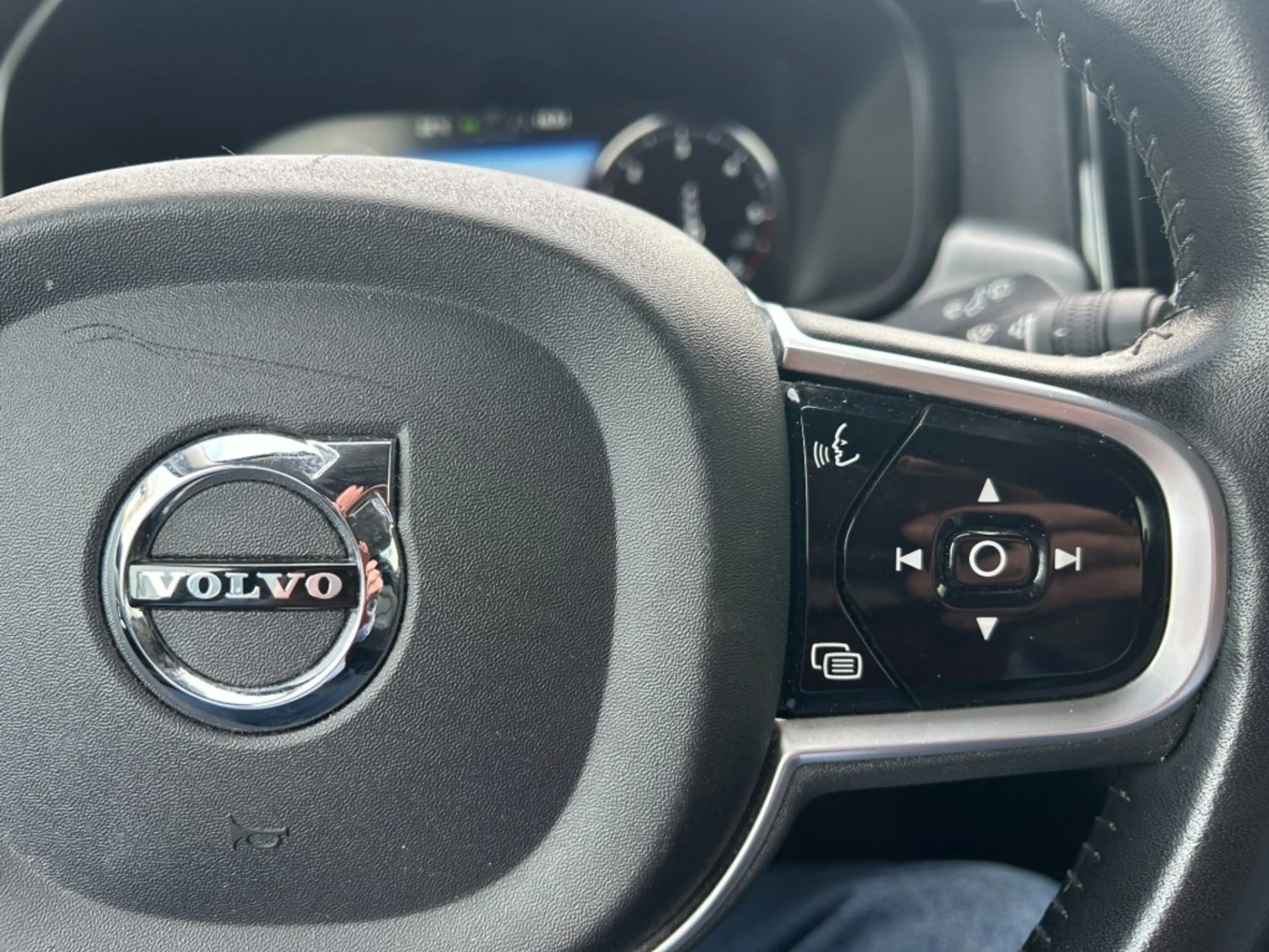 Volvo V90 2.0 D4 MOMENTUM Geartronic — photo 23