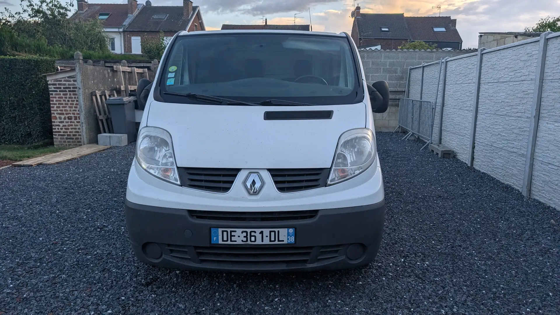Renault Trafic utilitaire équipé van - 1