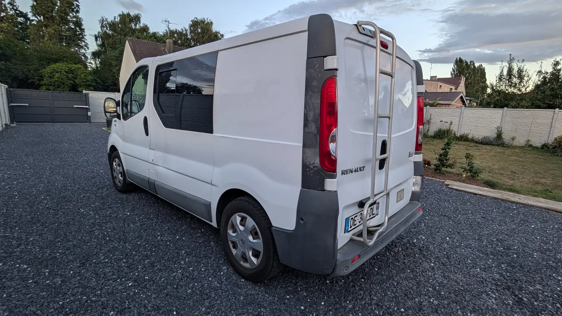 Renault Trafic utilitaire équipé van - 2