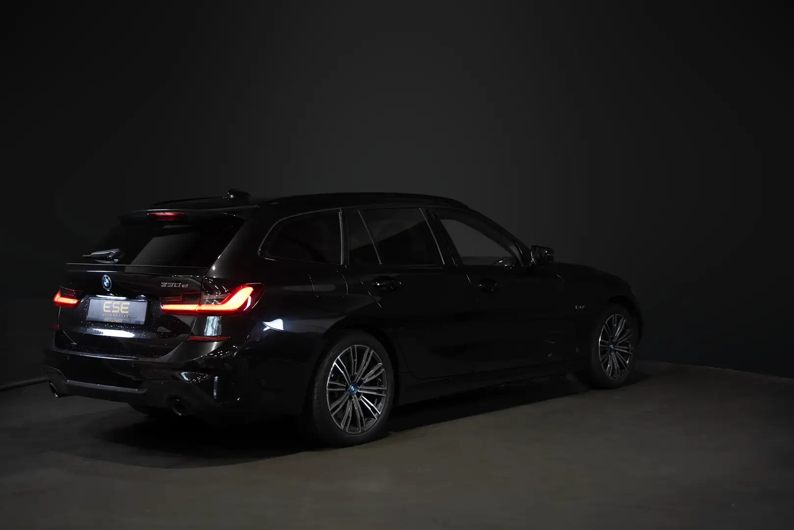 BMW 330 3-serie Touring 330e M-Sport | Pano | Trekhaak | 3 Noir - 2