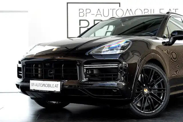 Porsche Cayenne view 7