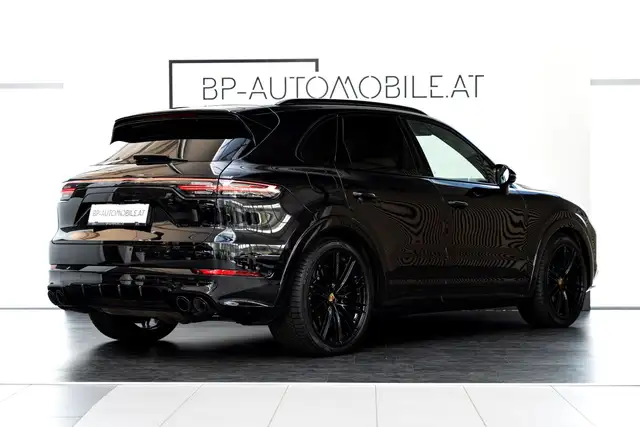 Porsche Cayenne view 9