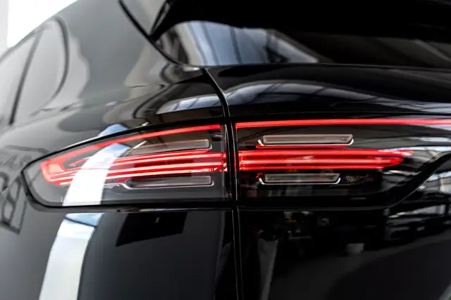 Porsche Cayenne view 11