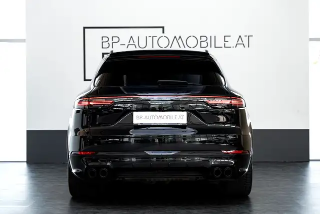 Porsche Cayenne view 8