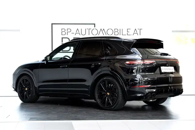 Porsche Cayenne view 10