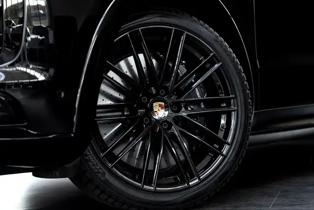 Porsche Cayenne view 13