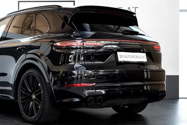 Porsche Cayenne view 12