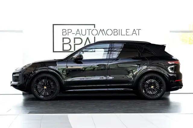 Porsche Cayenne view 4