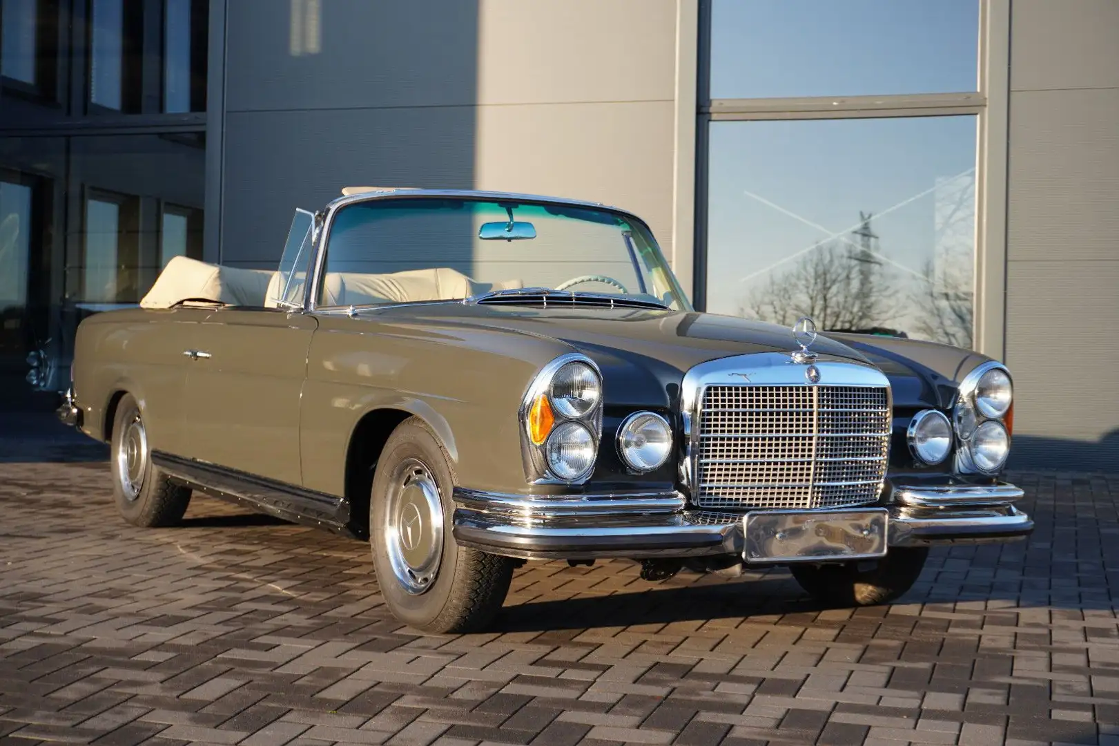 Mercedes-Benz 280 SE 3,5 Cabriolet Conversion Gris - 2