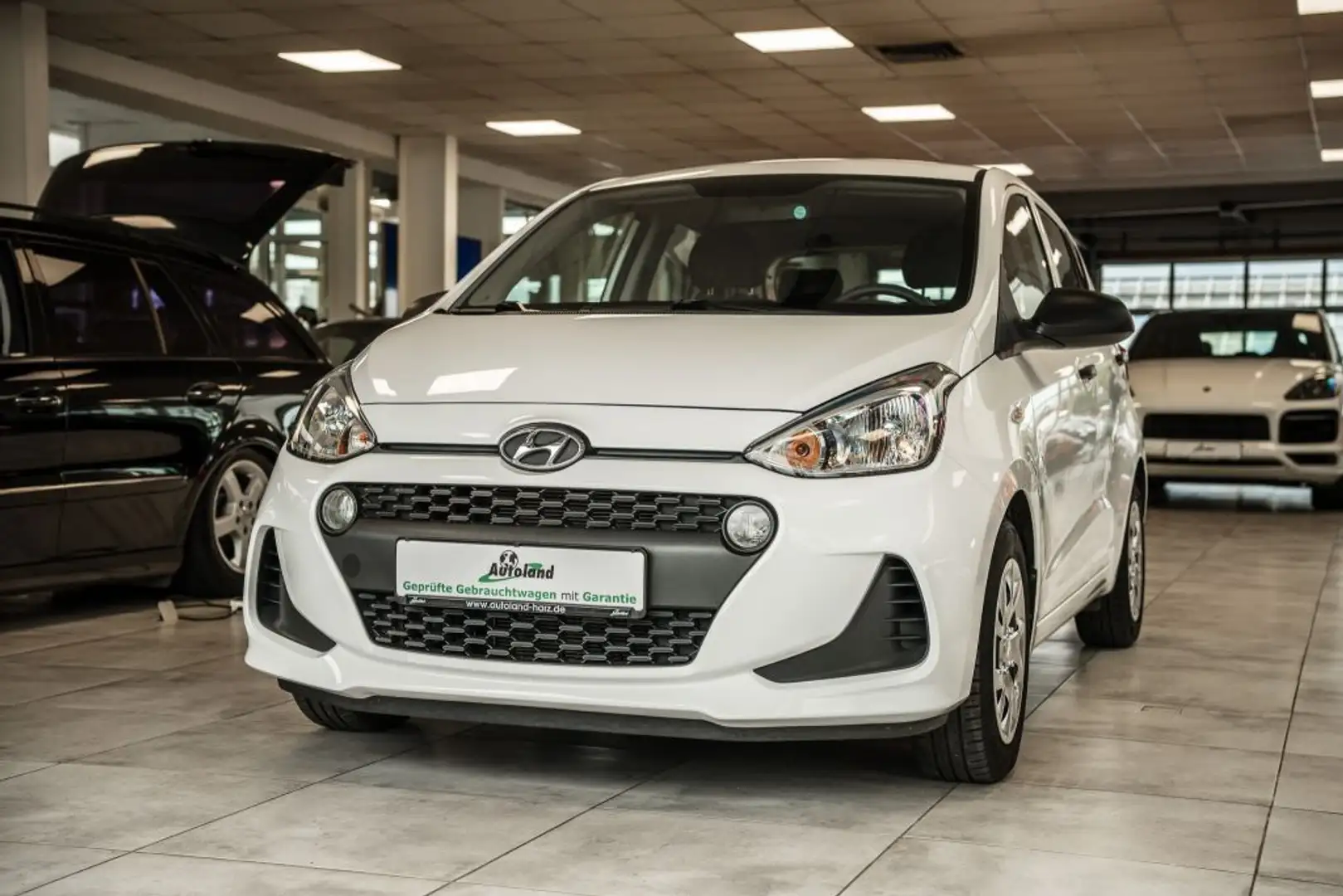 Hyundai i10 1.0*GepflegterZustand*2.Hand*GARANTIE*TÜVNEU Weiß - 1