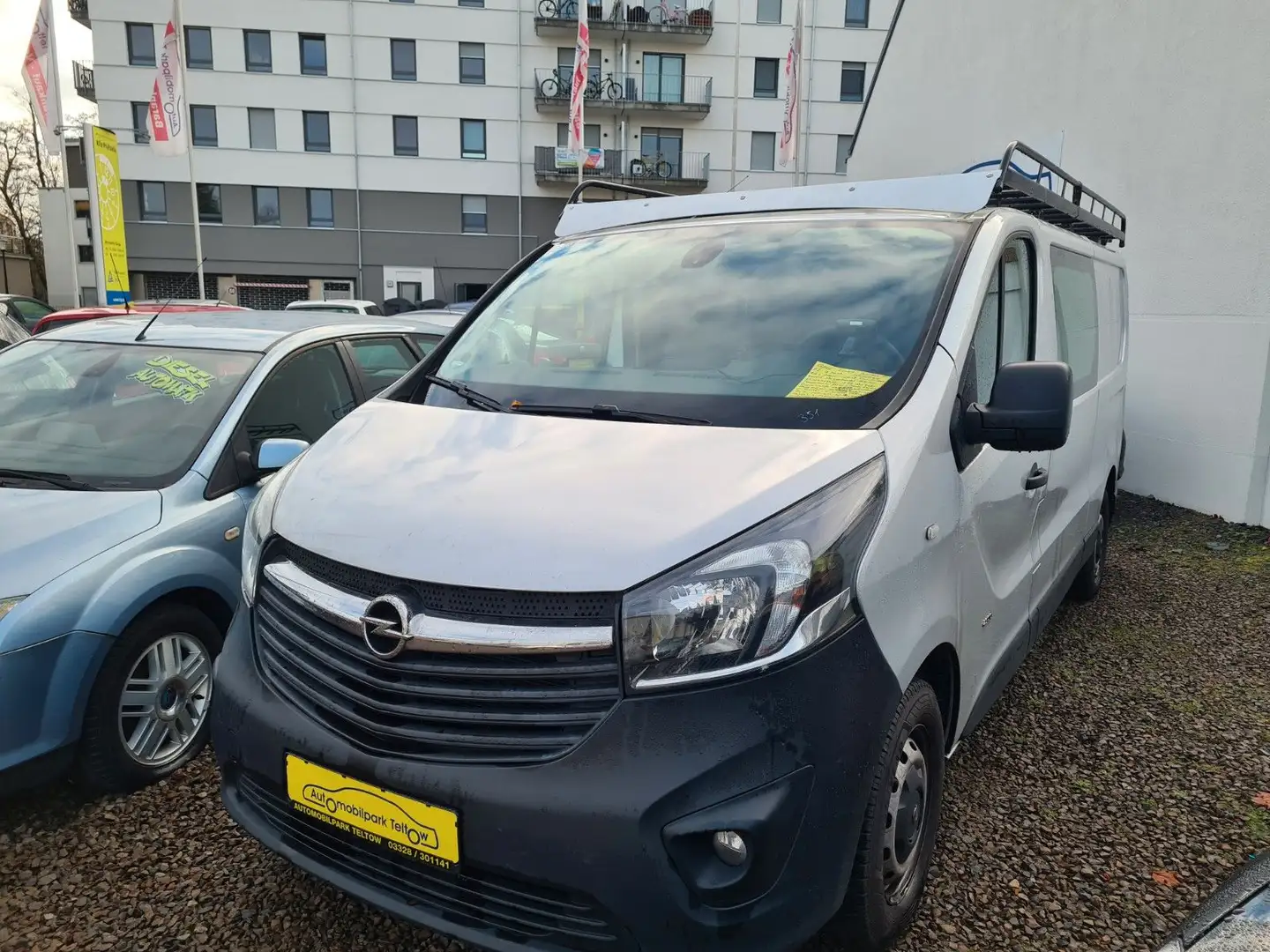 Opel Vivaro zum Wohnmobil ausgebaut,erst 104000 km Silber - 1