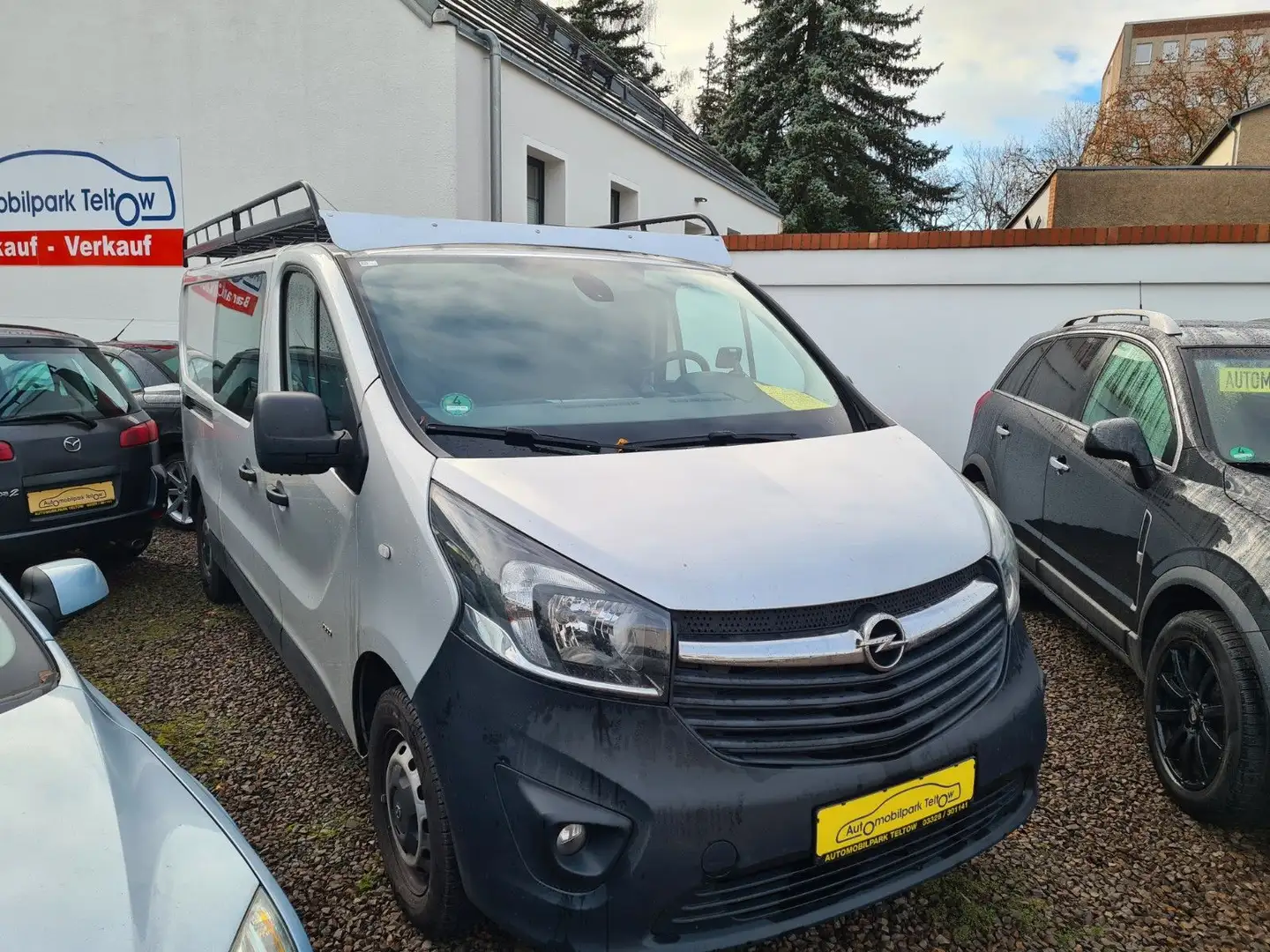 Opel Vivaro zum Wohnmobil ausgebaut,erst 104000 km Silber - 2