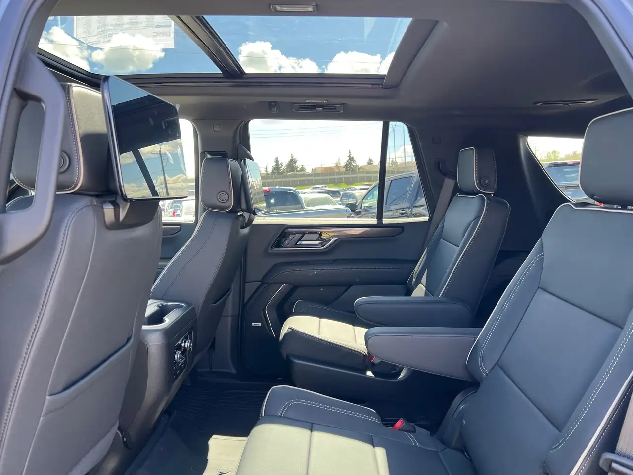 GMC Yukon снимка GMC Yukon