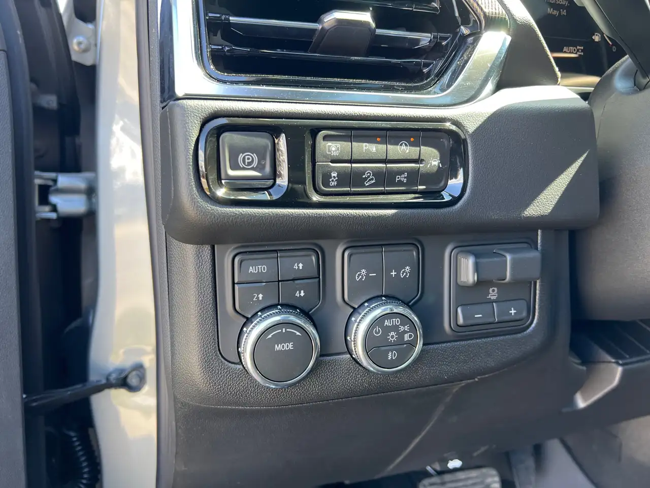 GMC Yukon снимка GMC Yukon