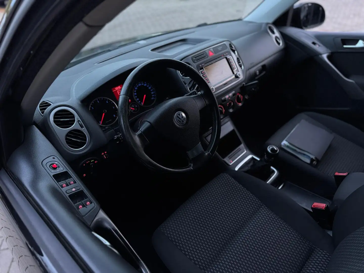 Volkswagen Tiguan 2.0 TDI 140PK 4Motion Youngtimer Comfort&Design Ai Noir - 2