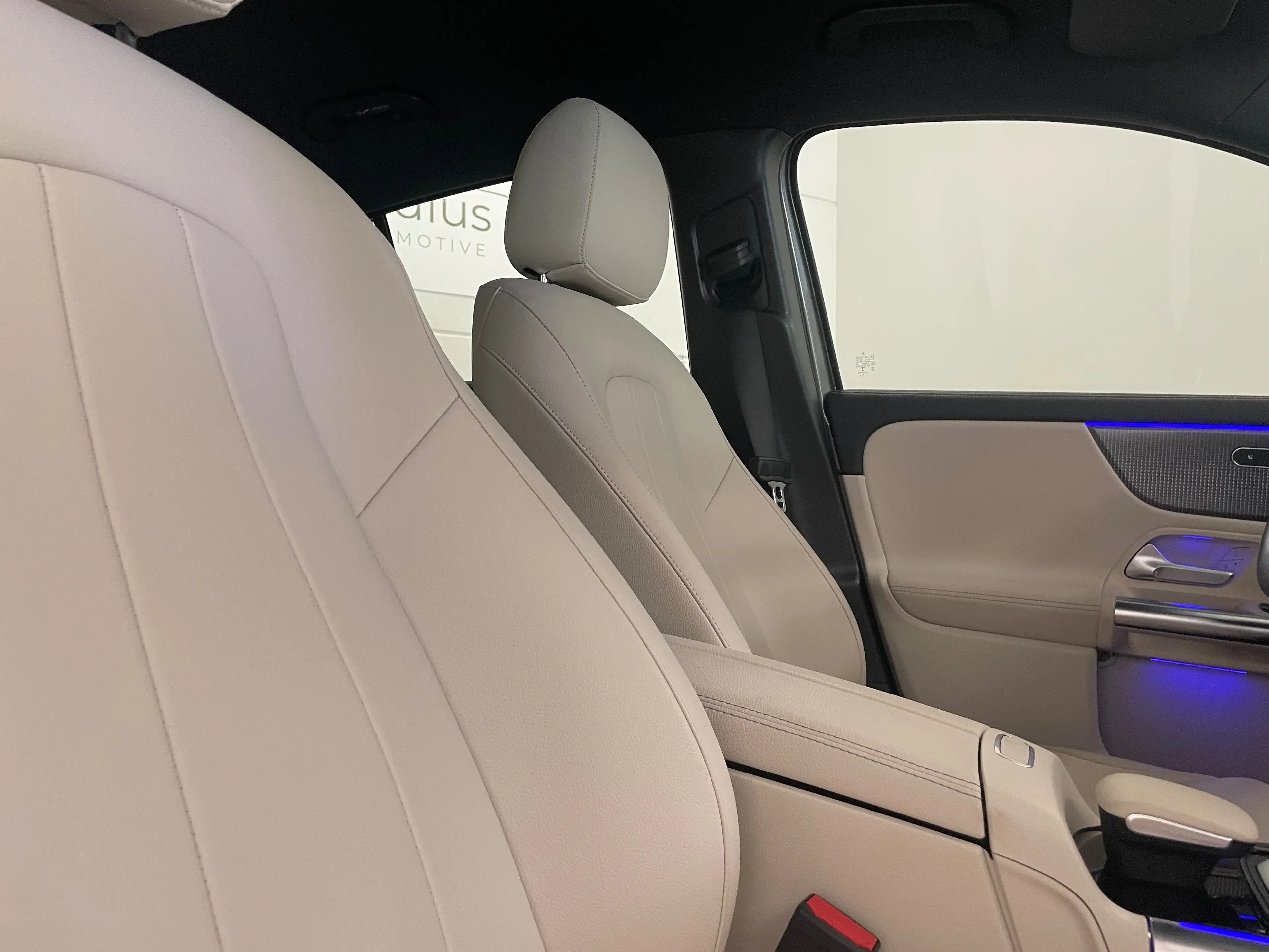 Mercedes-Benz EQA 250 — photo 8