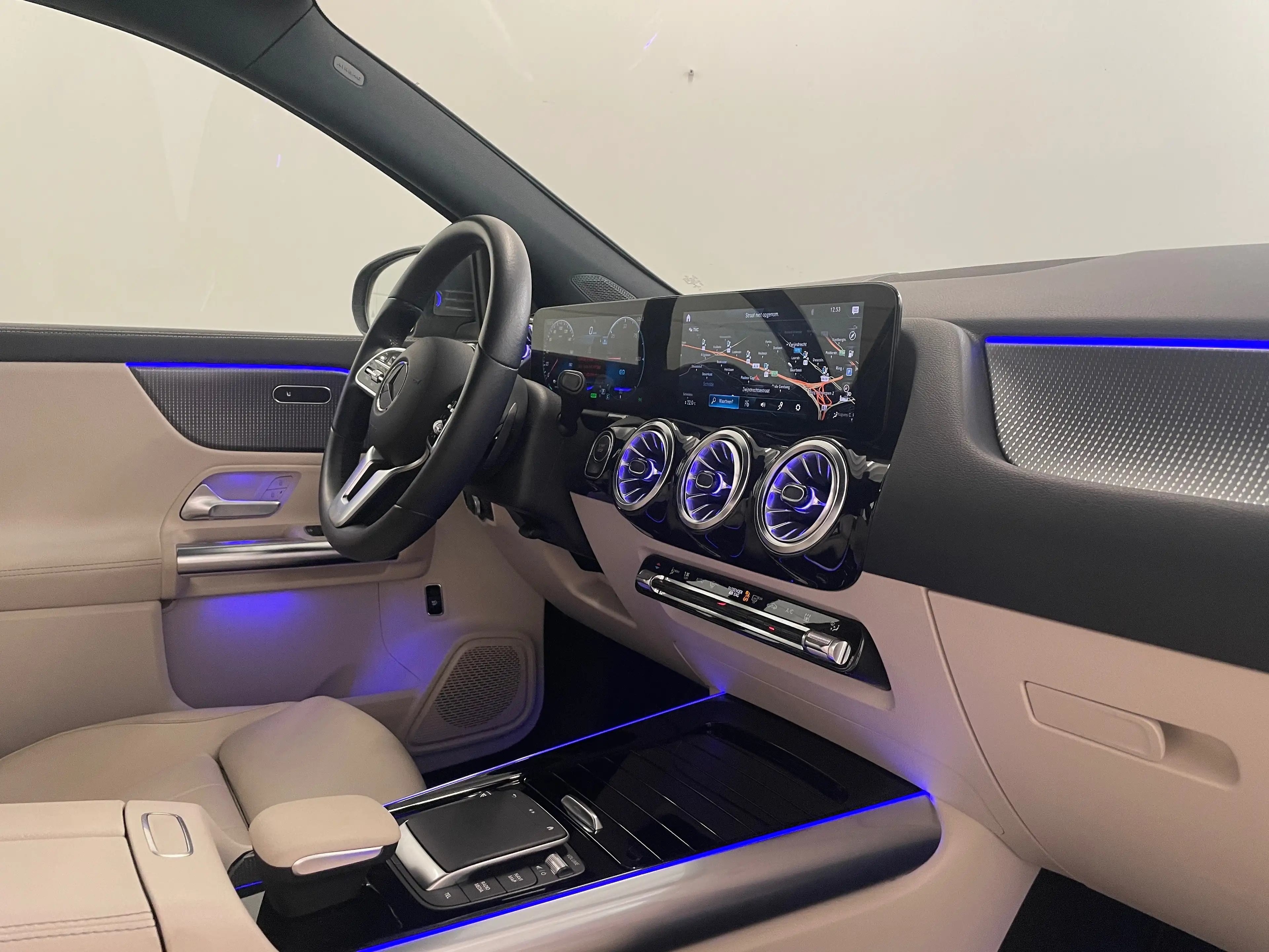 Mercedes-Benz EQA 250 — photo 7