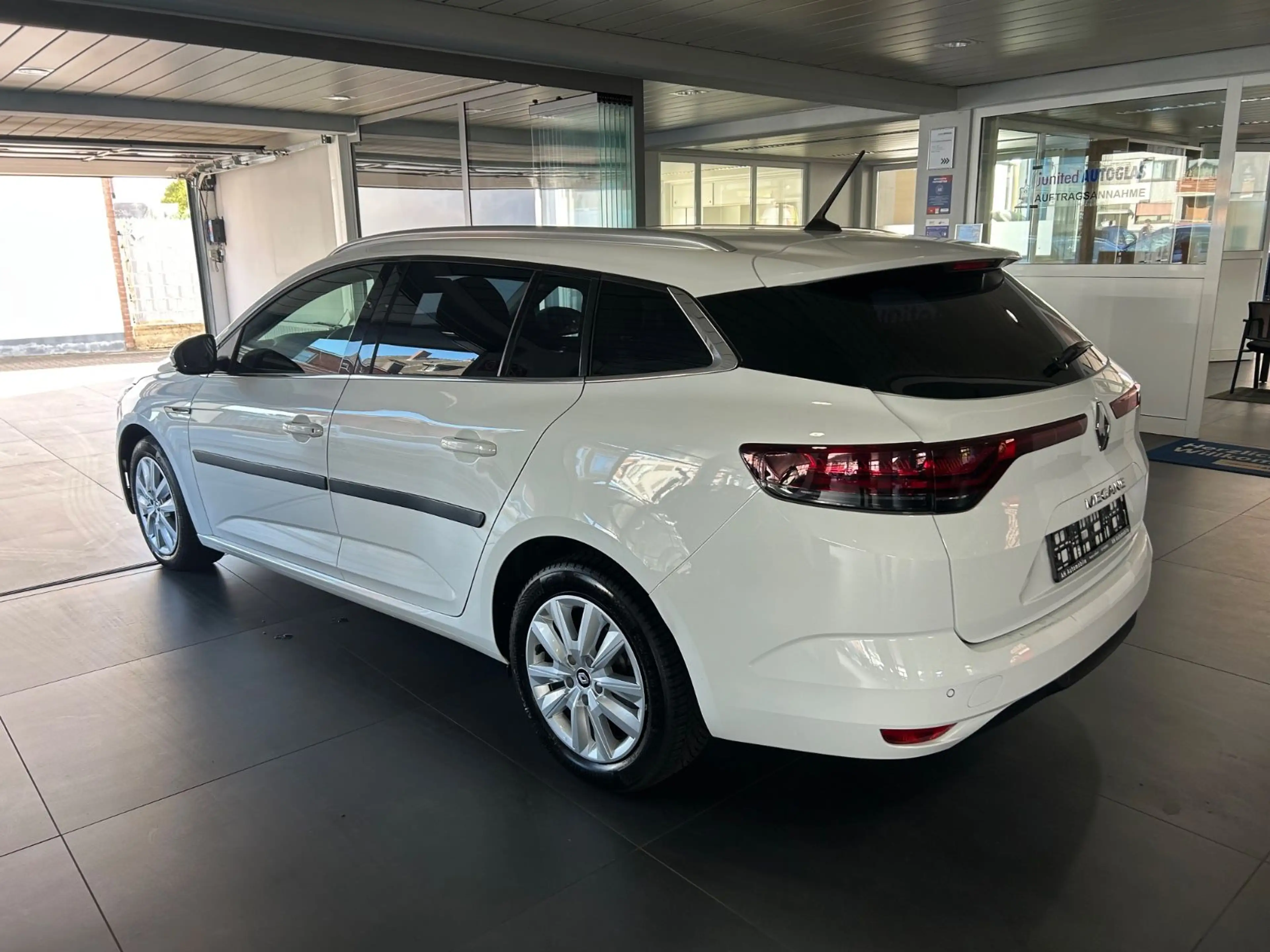 Renault Megane Grandtour 1,5 dci Navi PDC AHK — photo 6