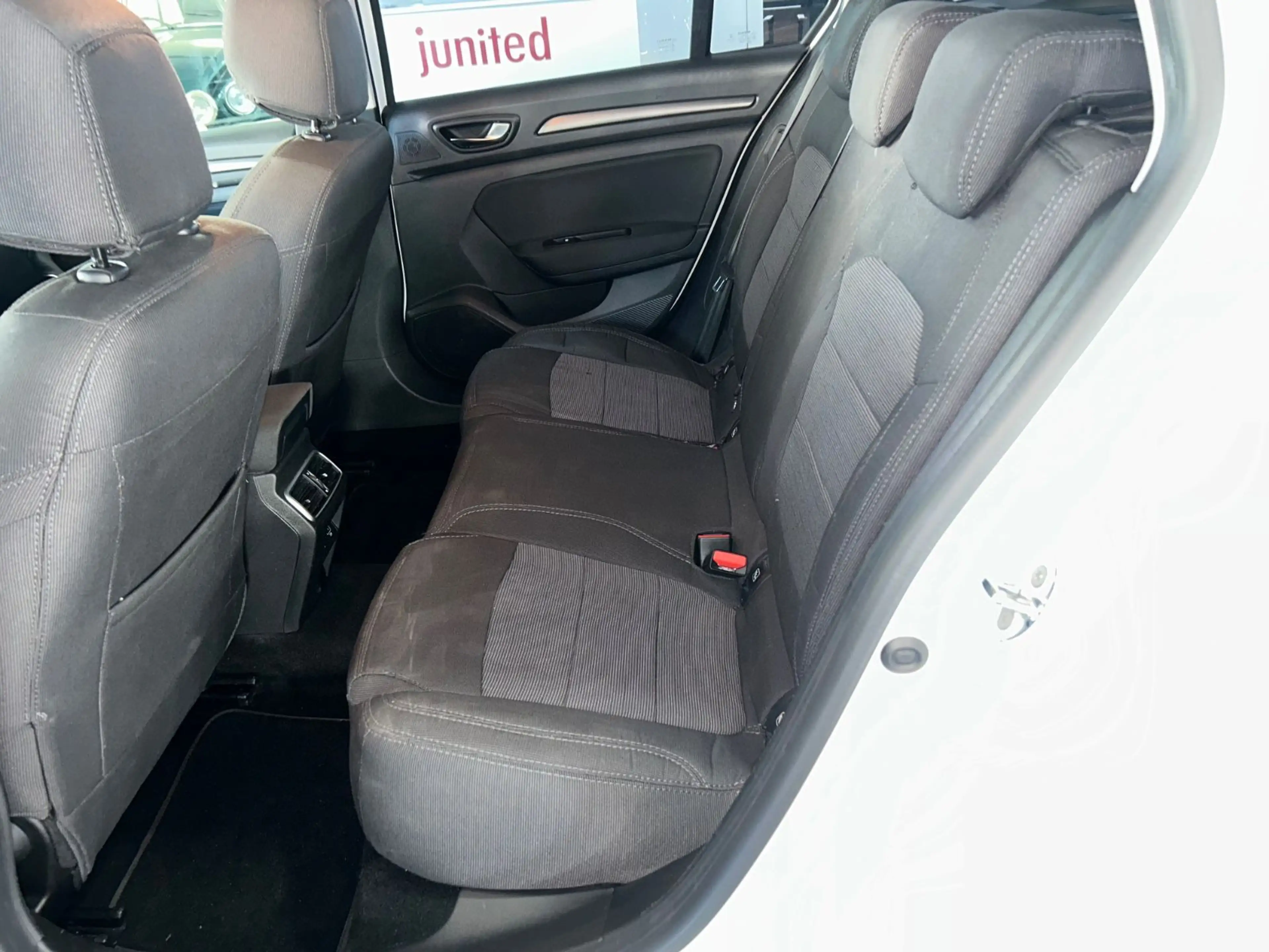 Renault Megane Grandtour 1,5 dci Navi PDC AHK — photo 7