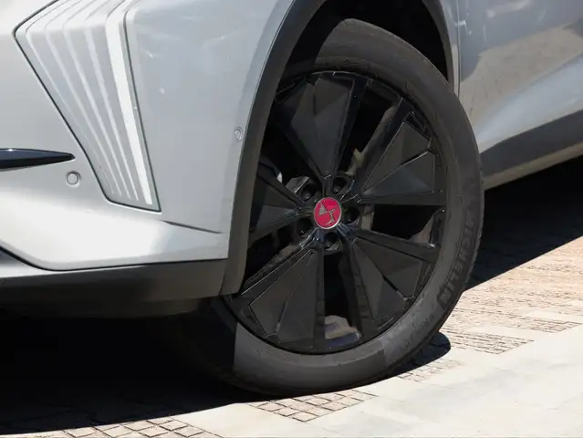 DS Automobiles DS 7 Crossback view 5