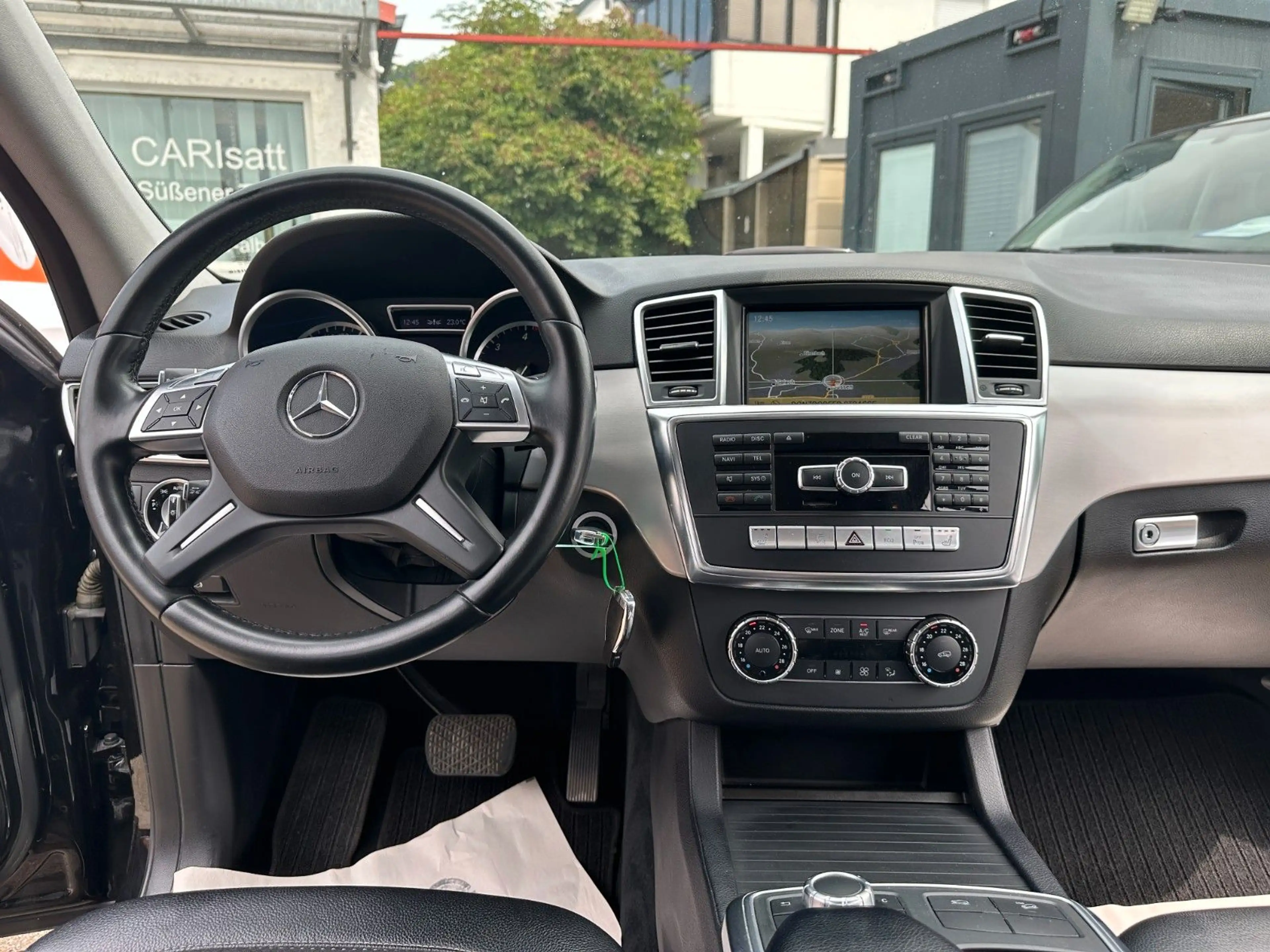 Mercedes-Benz ML 350 CDI BlueTec*AMG*DISTRONIC*COMAND*RFK*SPUR — photo 11