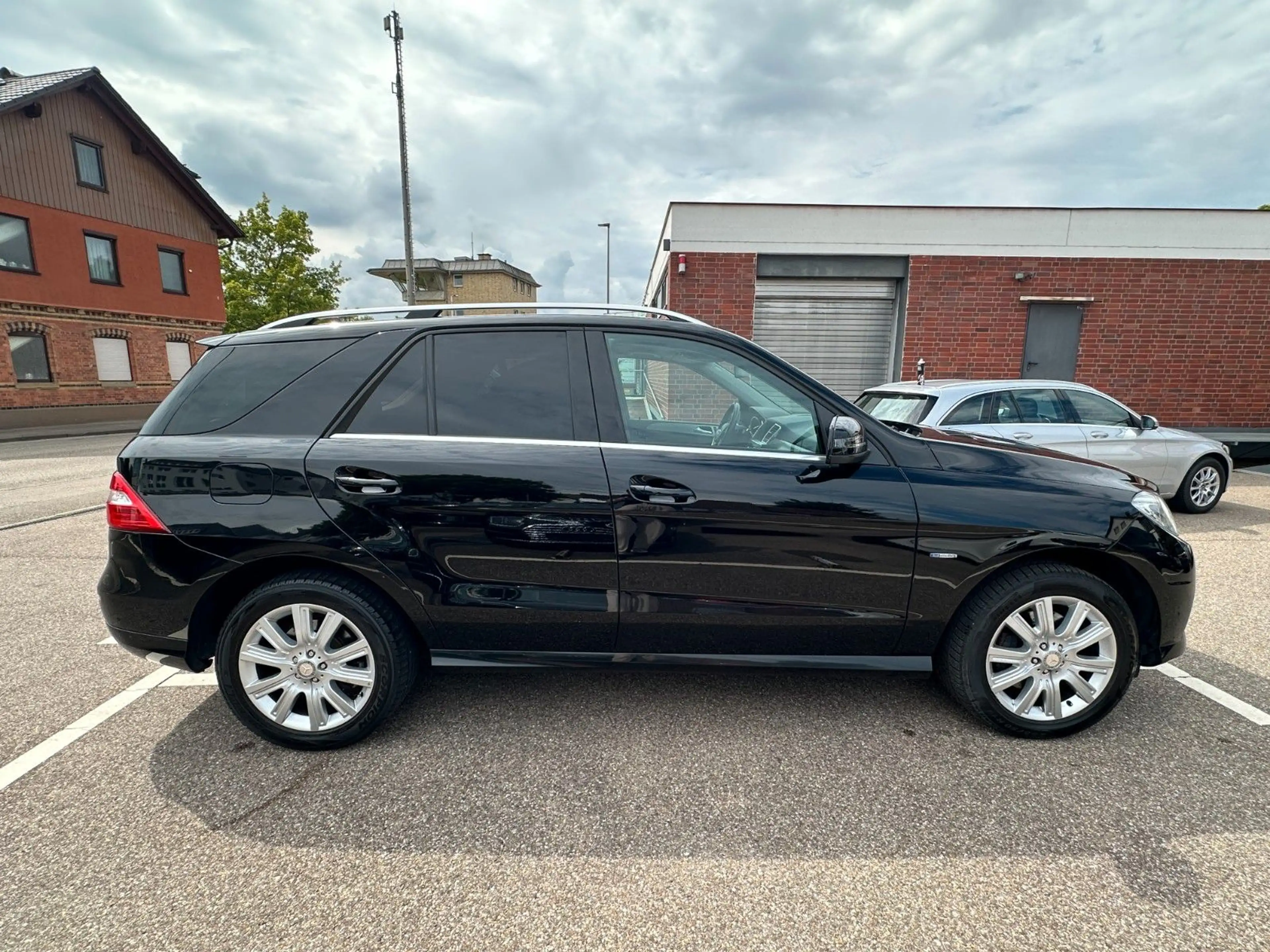 Mercedes-Benz ML 350 CDI BlueTec*AMG*DISTRONIC*COMAND*RFK*SPUR — photo 5