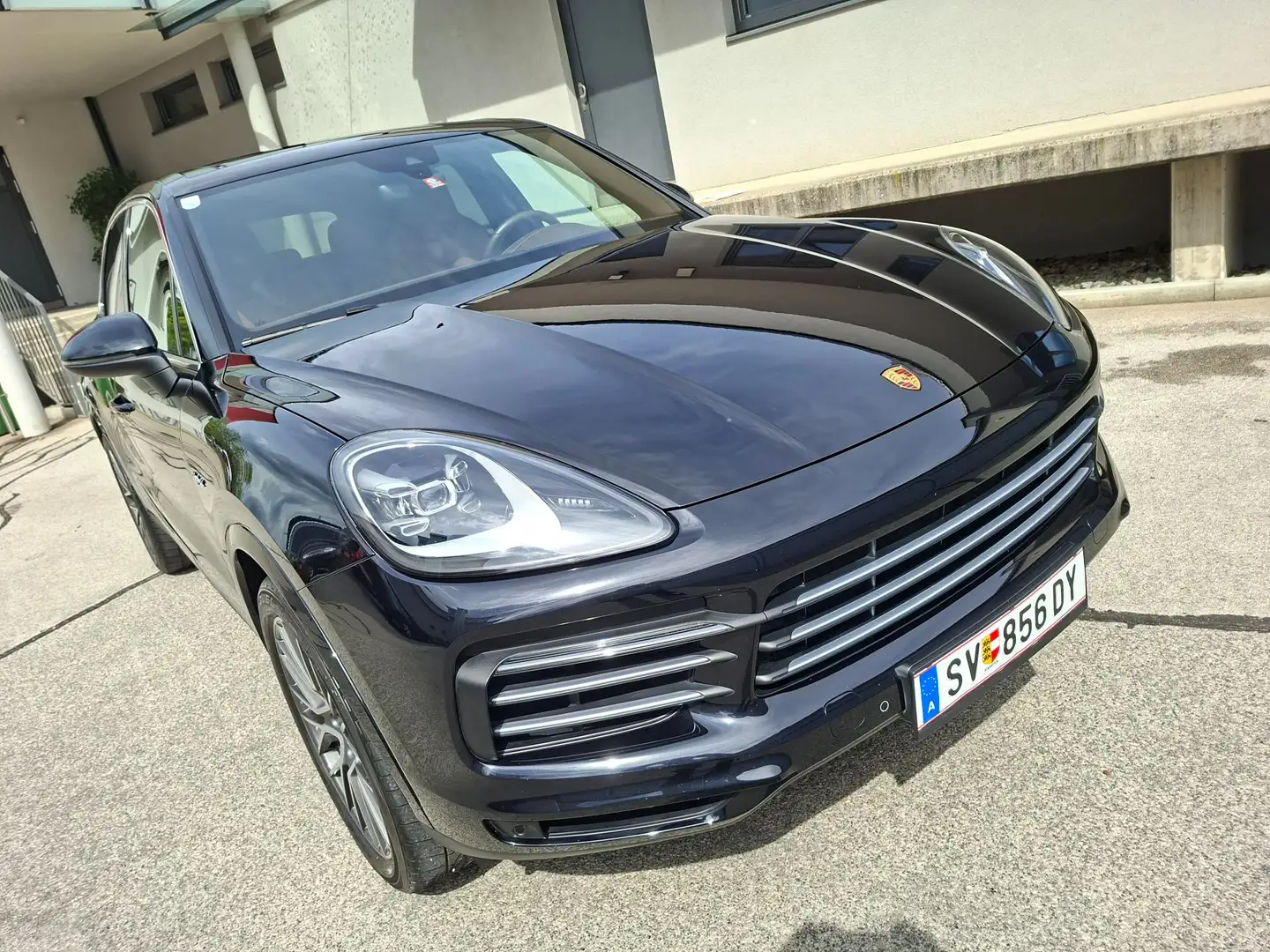 Porsche Cayenne E-Hybrid III Schwarz - 2