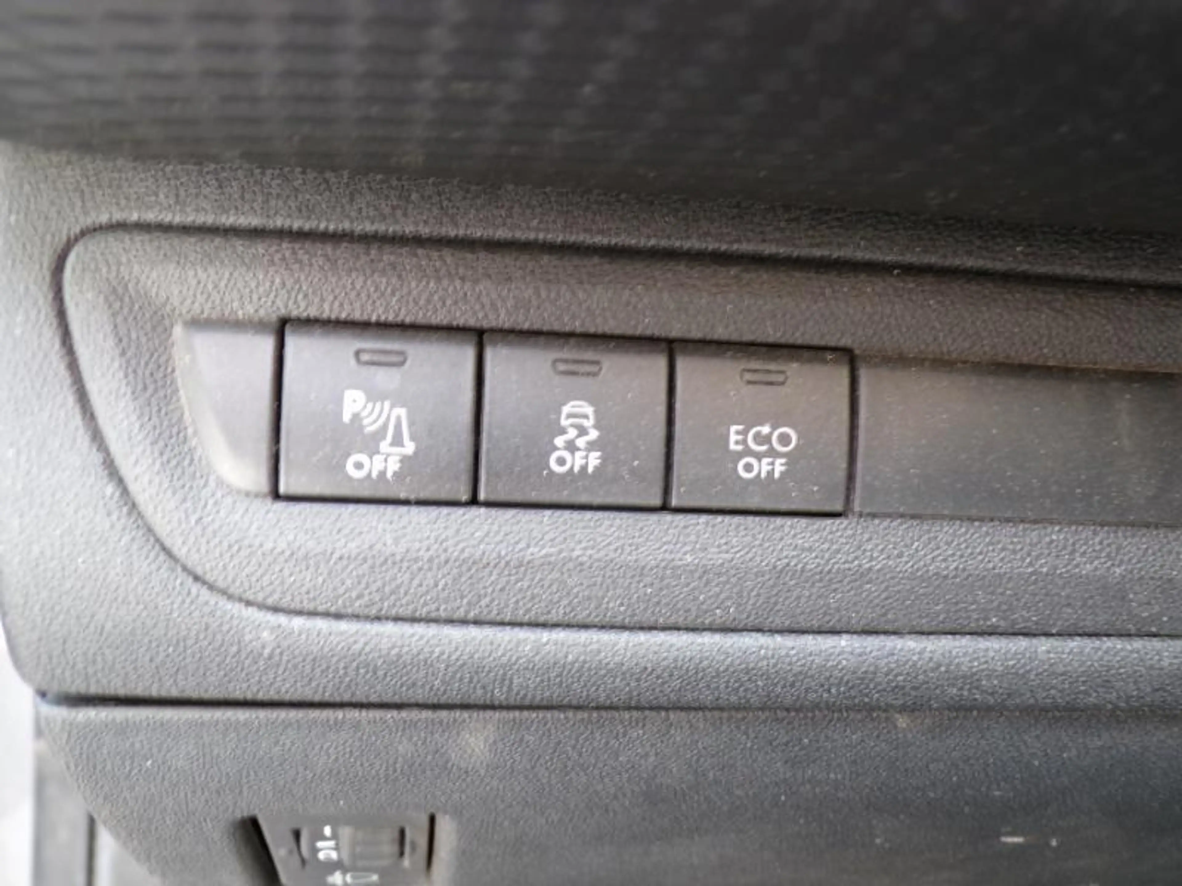 Peugeot 2008 1.2 110cv gris 11/15 Airco GPS Capteurs — photo 13