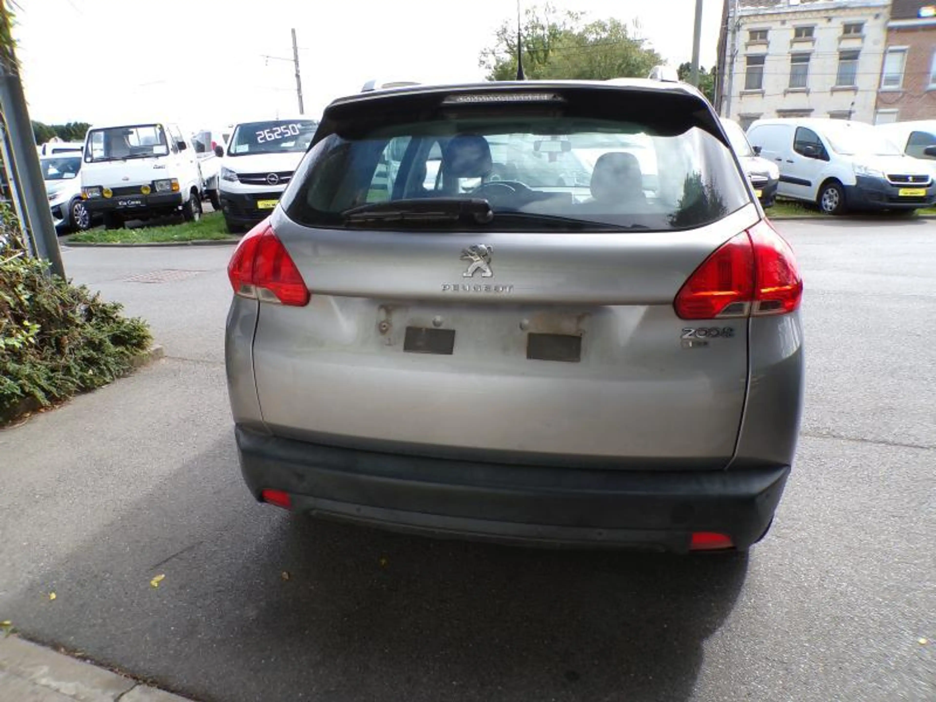 Peugeot 2008 1.2 110cv gris 11/15 Airco GPS Capteurs — photo 5