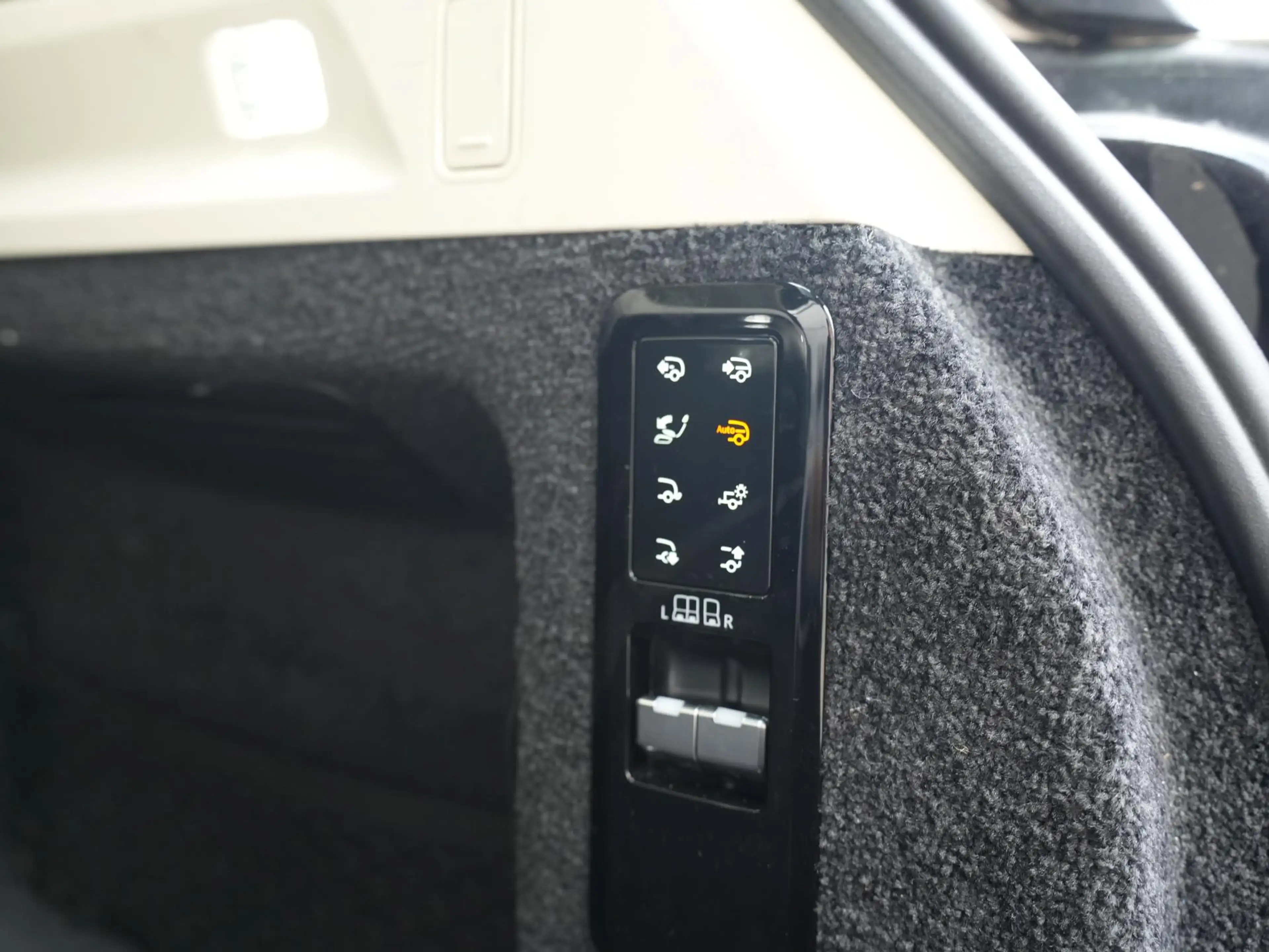 Land Rover Range Rover 3.0 P460e HSE PHEV | Executive Seats | Towing Pack — photo 7