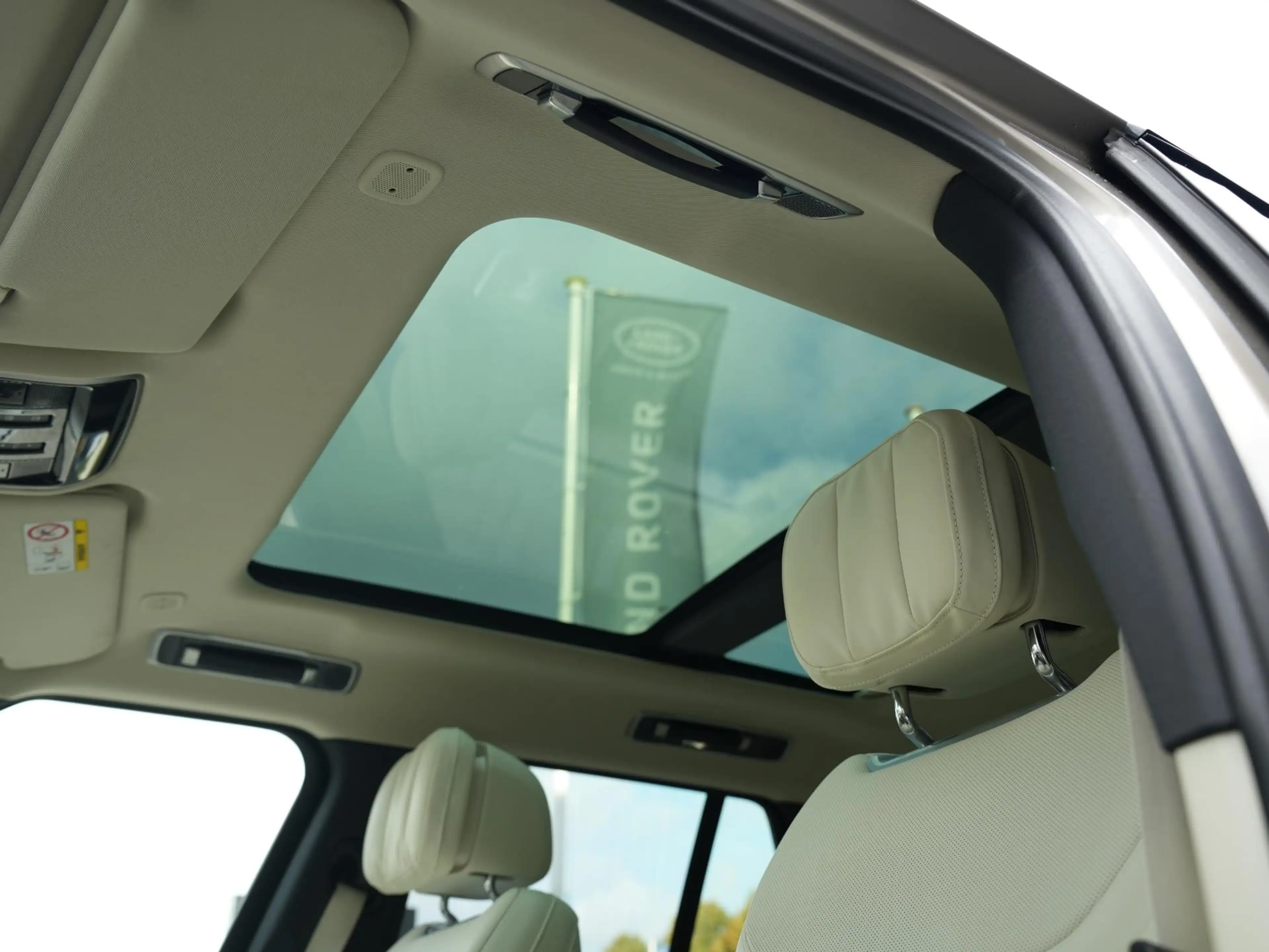 Land Rover Range Rover 3.0 P460e HSE PHEV | Executive Seats | Towing Pack — photo 8