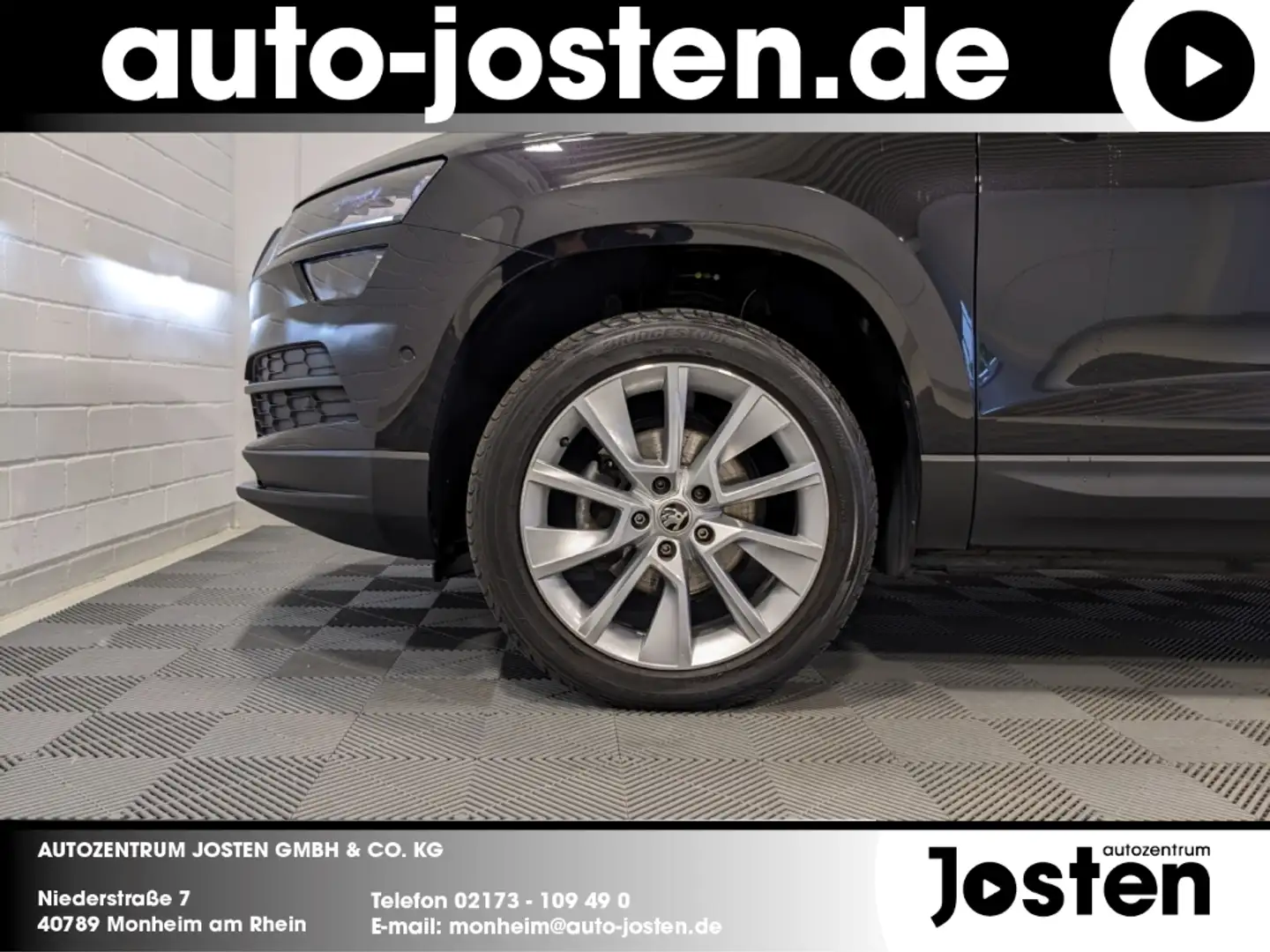 Skoda Karoq Style 1.5 TSI ACT ACC PANO NAVI AHK LED VIRTUAL Černá - 2