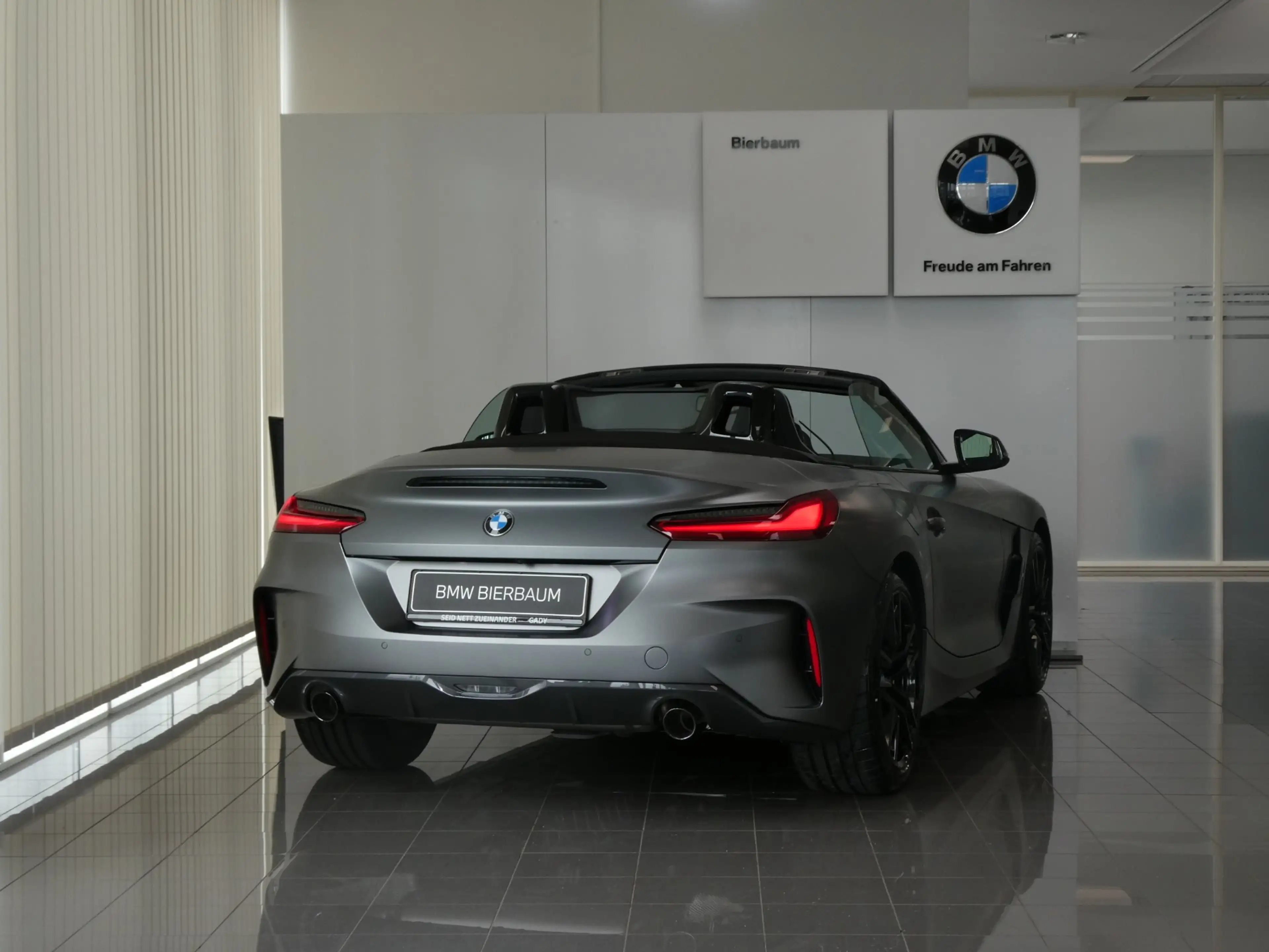 BMW Z4 sDrive 30i — photo 6