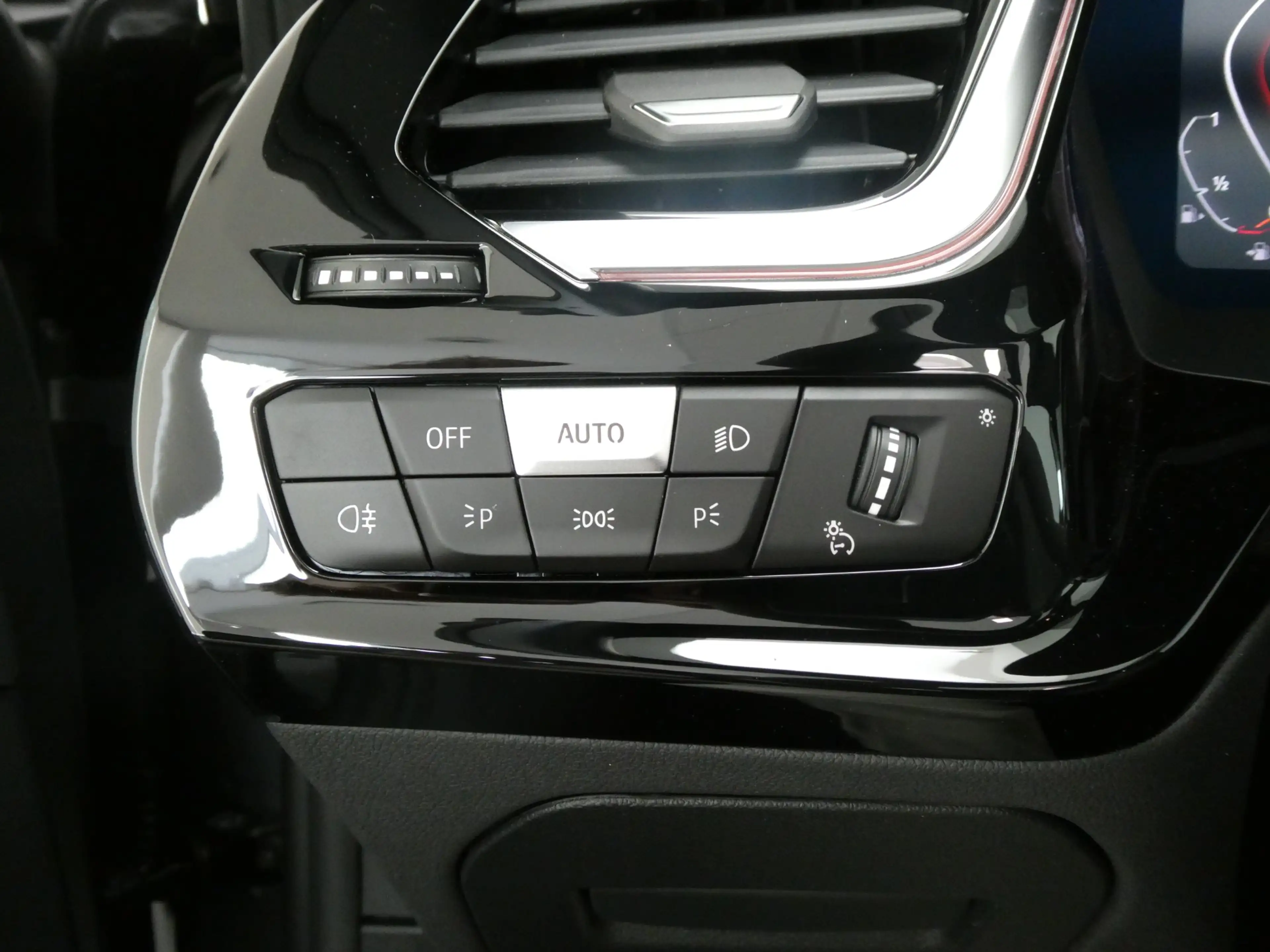 BMW Z4 sDrive 30i — photo 11